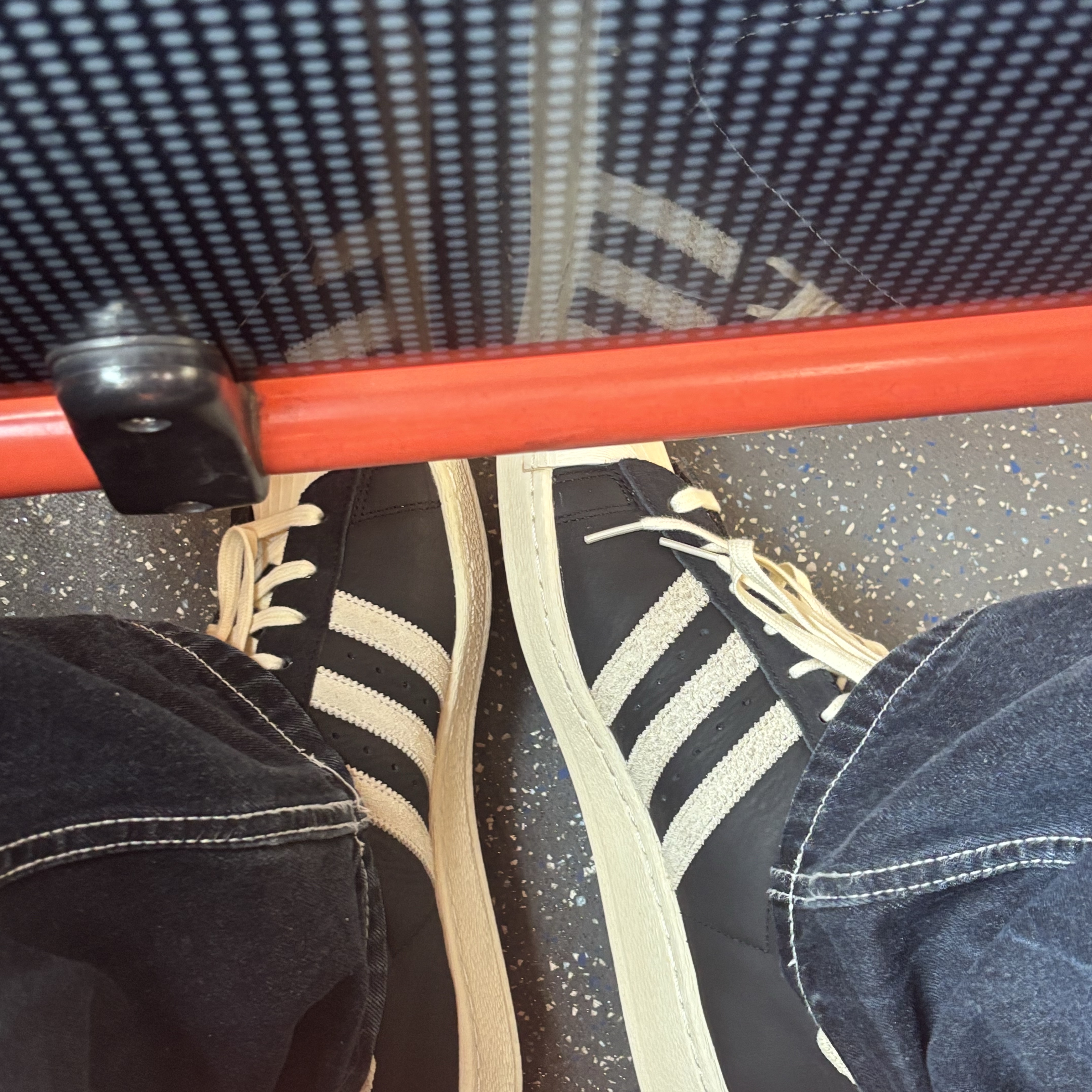 Adidas Superstar 82 Black White 착용 스타일
