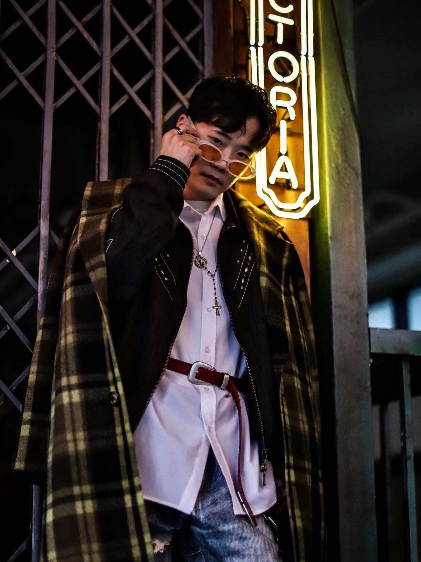 Matin Kim Western Style Belt Red, Nike x Martine Rose Shox MR4 Black Multi 착용 스타일 - 3