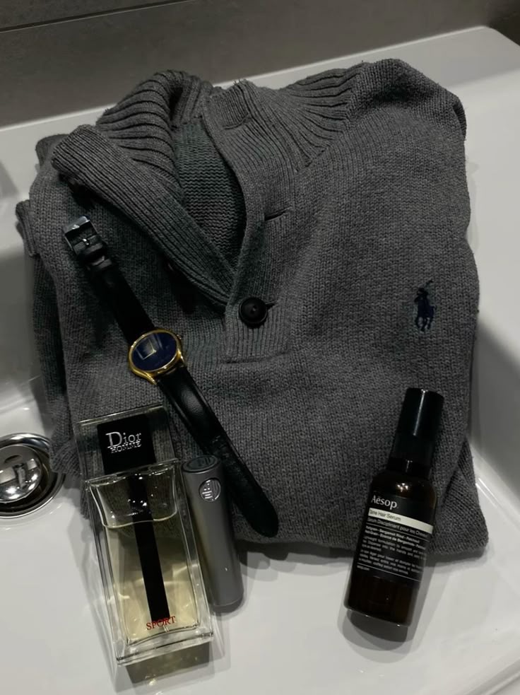 이솝 모로칸 네롤리 쉐이빙 세럼 100ml, 디올 옴므 오 드 뚜왈렛 50ml 착용 스타일