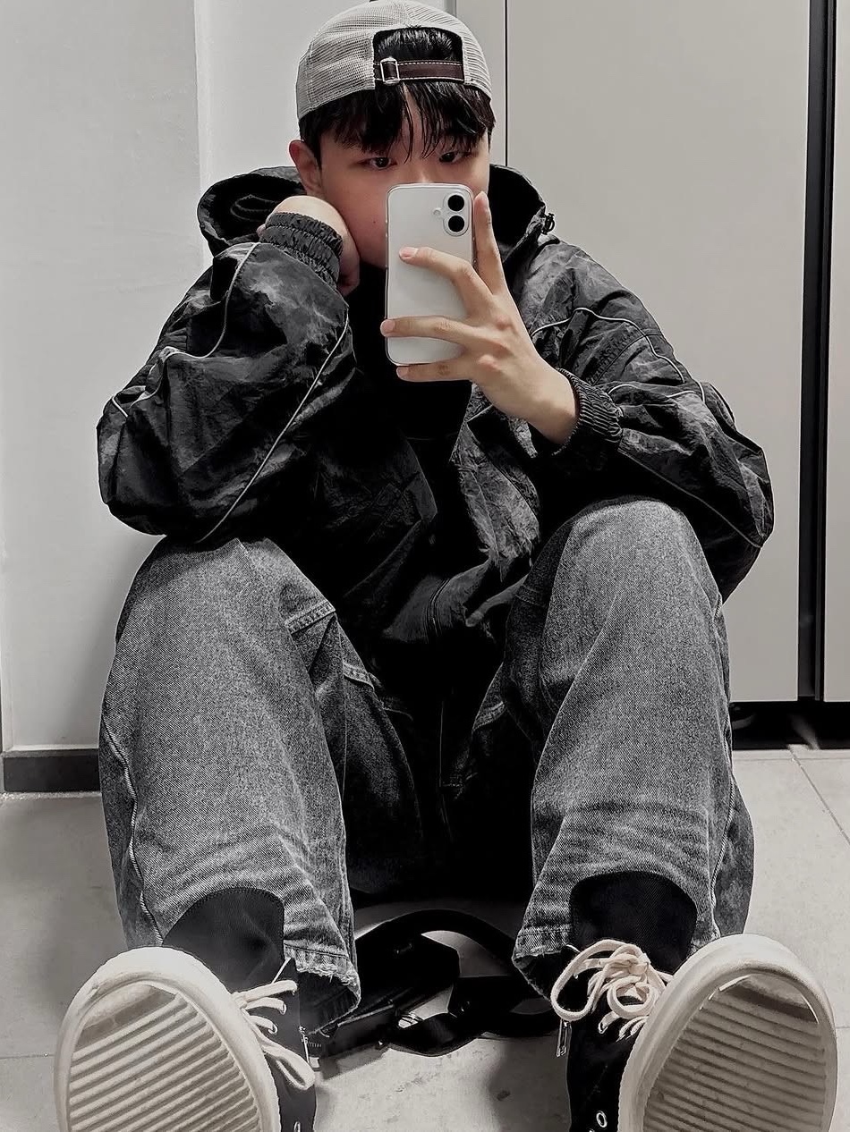 GRAILZ Smoke Dyed Windbreaker Black 착용 스타일 - 1