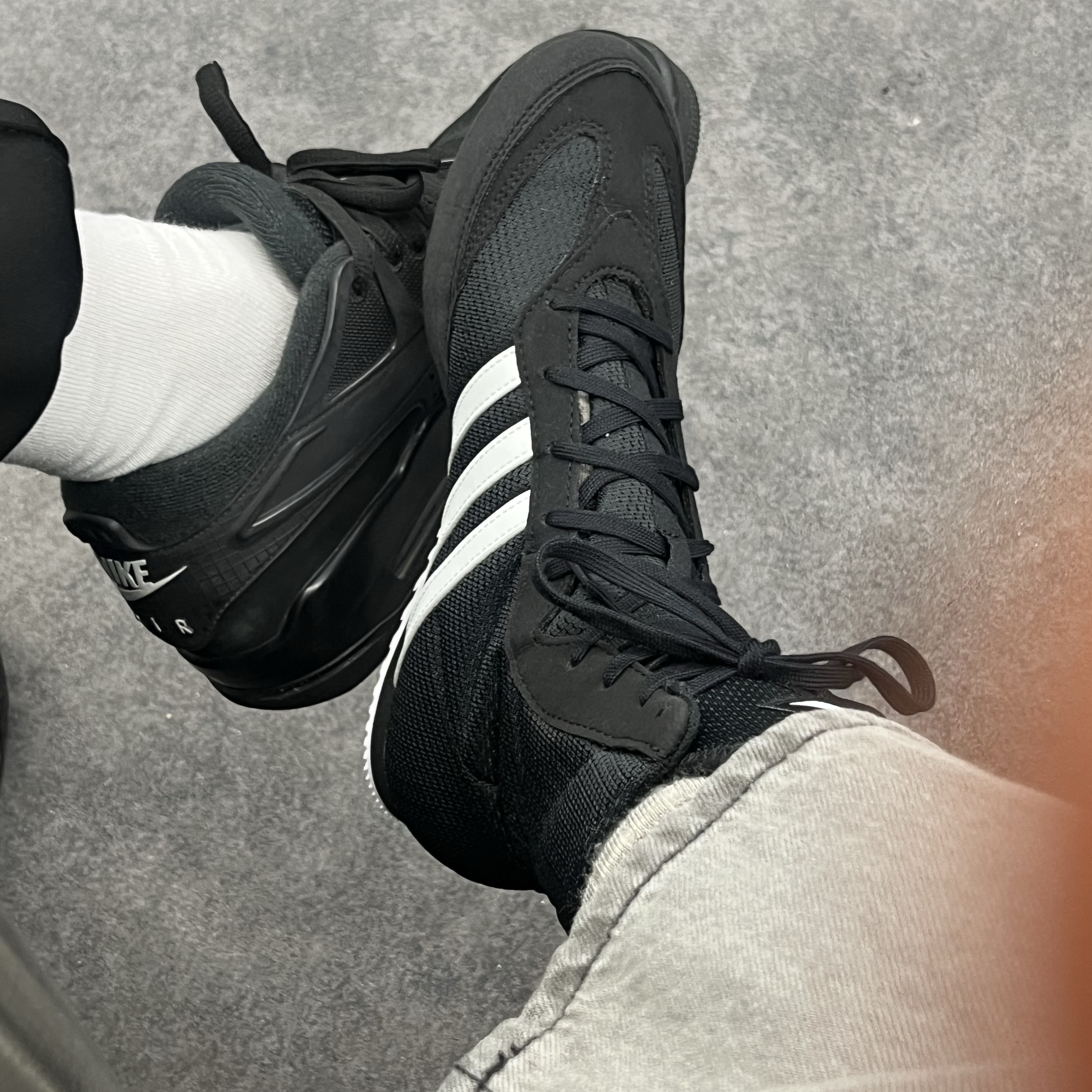 Adidas Box Hog 2.0 Boots Core Black Cloud White 착용 스타일 - 2