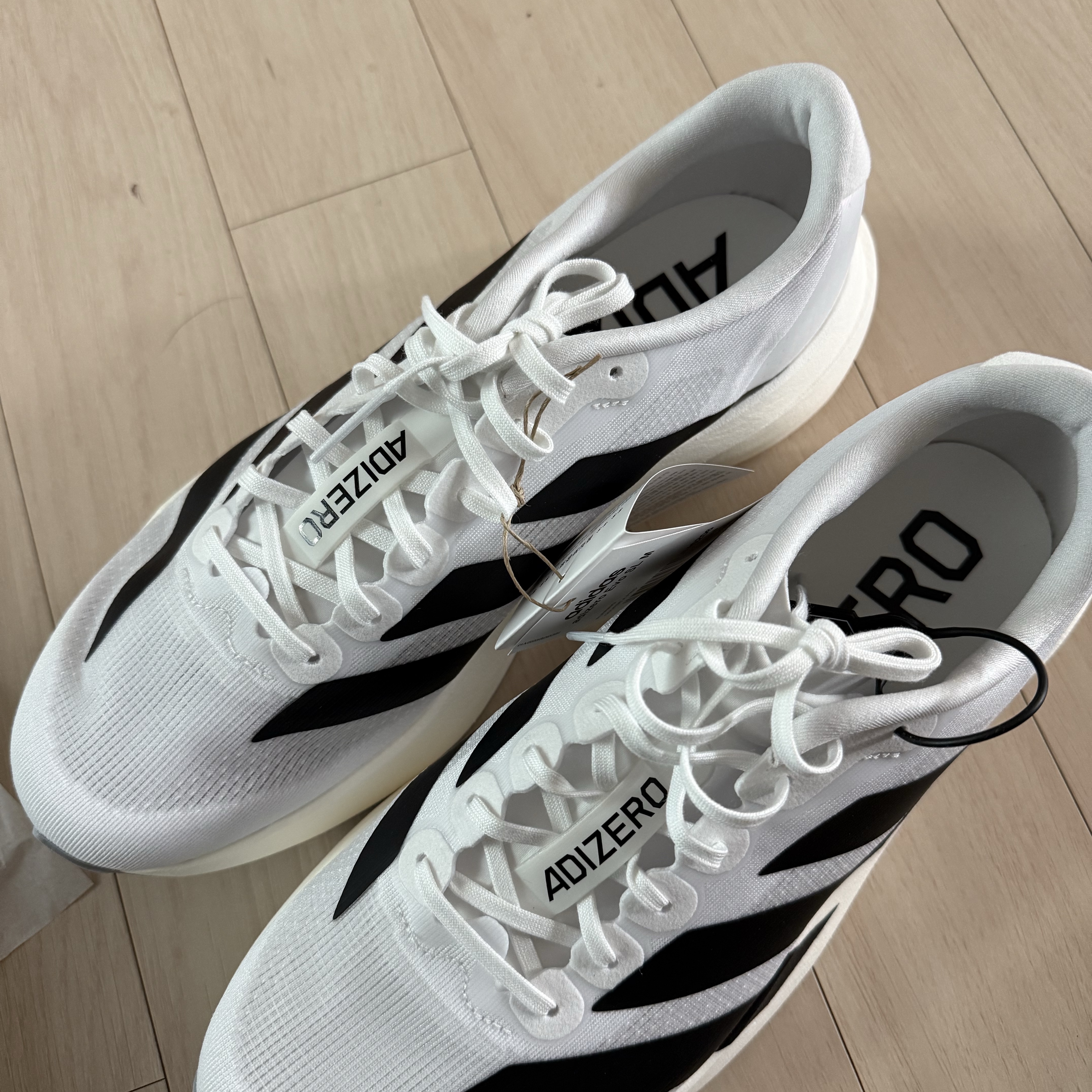 Adidas Adizero EVO SL Cloud White Core Black 착용 스타일