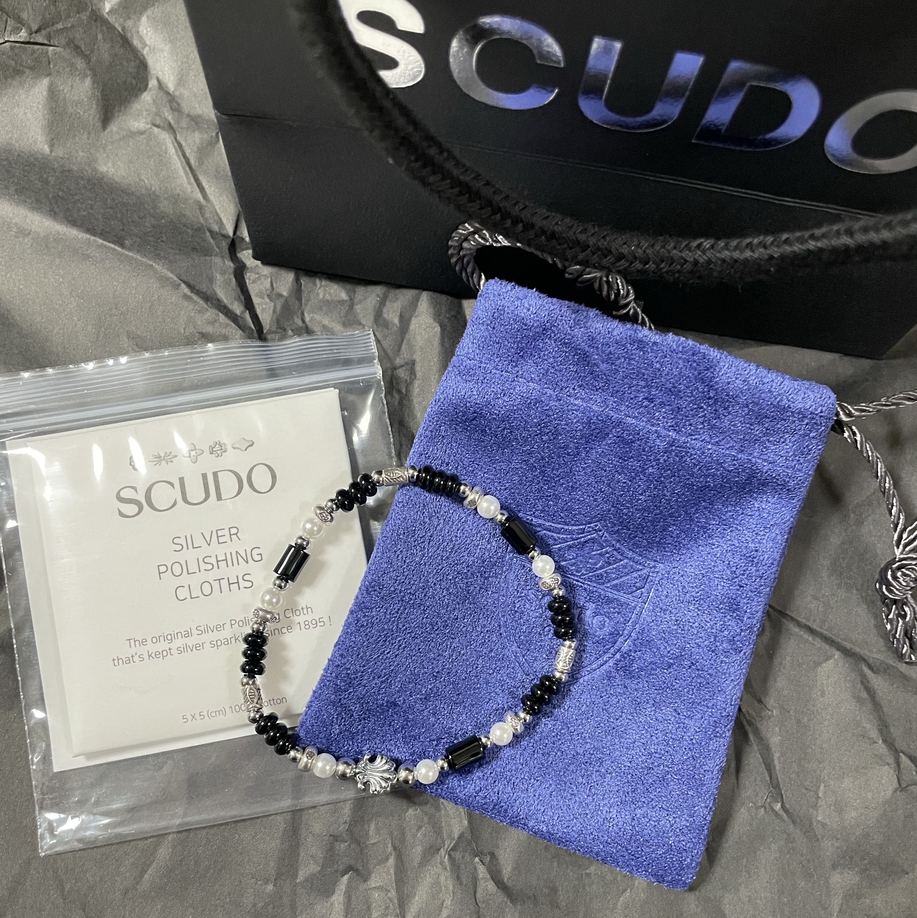 [KREAM 단독] Scudo Shell Black Pearl Beads Bracelet 착용 스타일