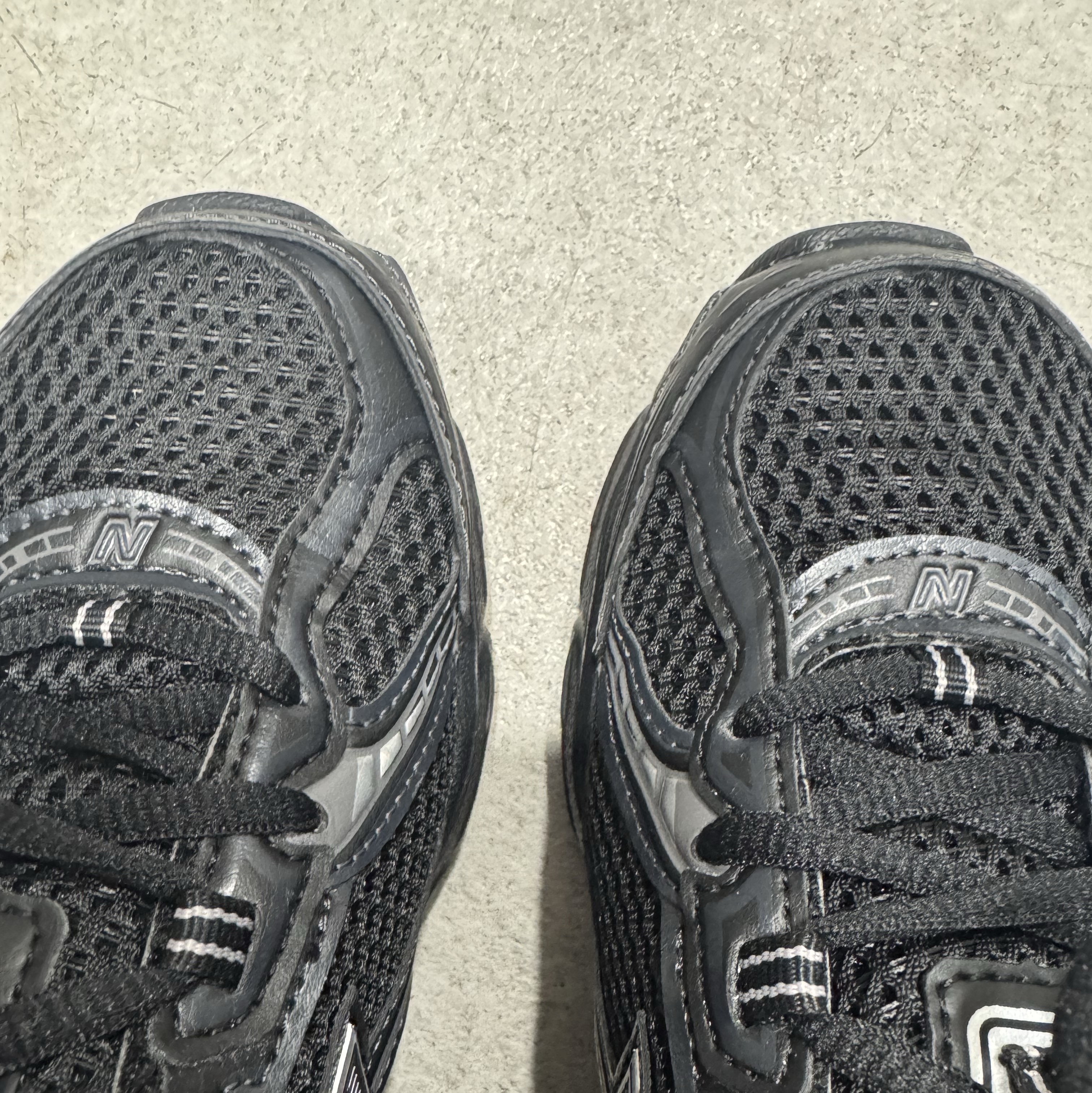 New Balance 740v2 Black Silver Metallic 착용 스타일