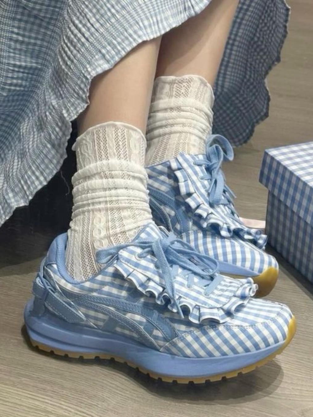 Salomon x Sandy Liang RX Moc 3.0 Black White, Asics x Cecilie Bahnsen GT-2160 White Habanero 착용 스타일 - 4