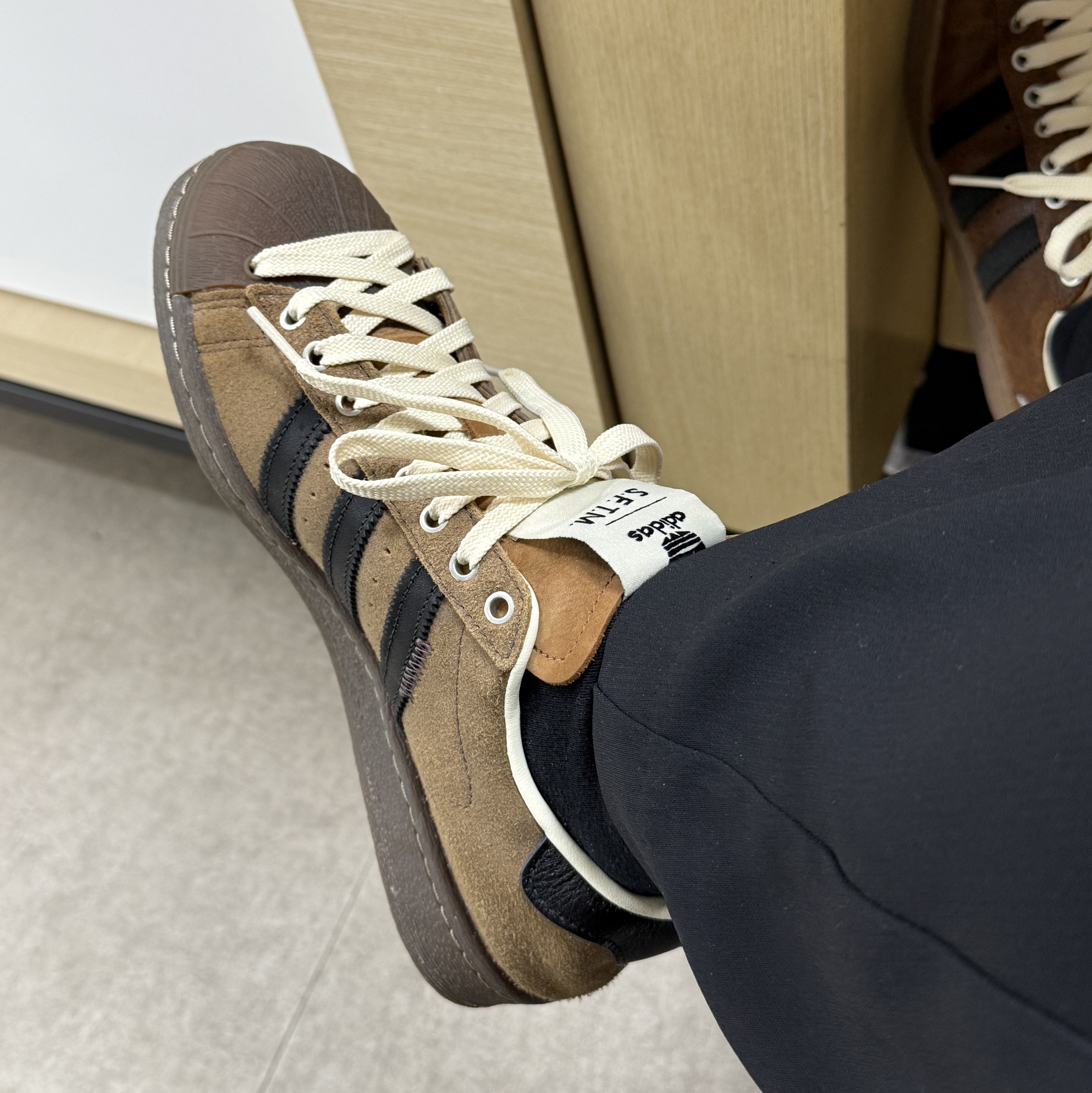 Adidas x Song for the Mute Superstar 82 Khaki Core Black 착용 스타일