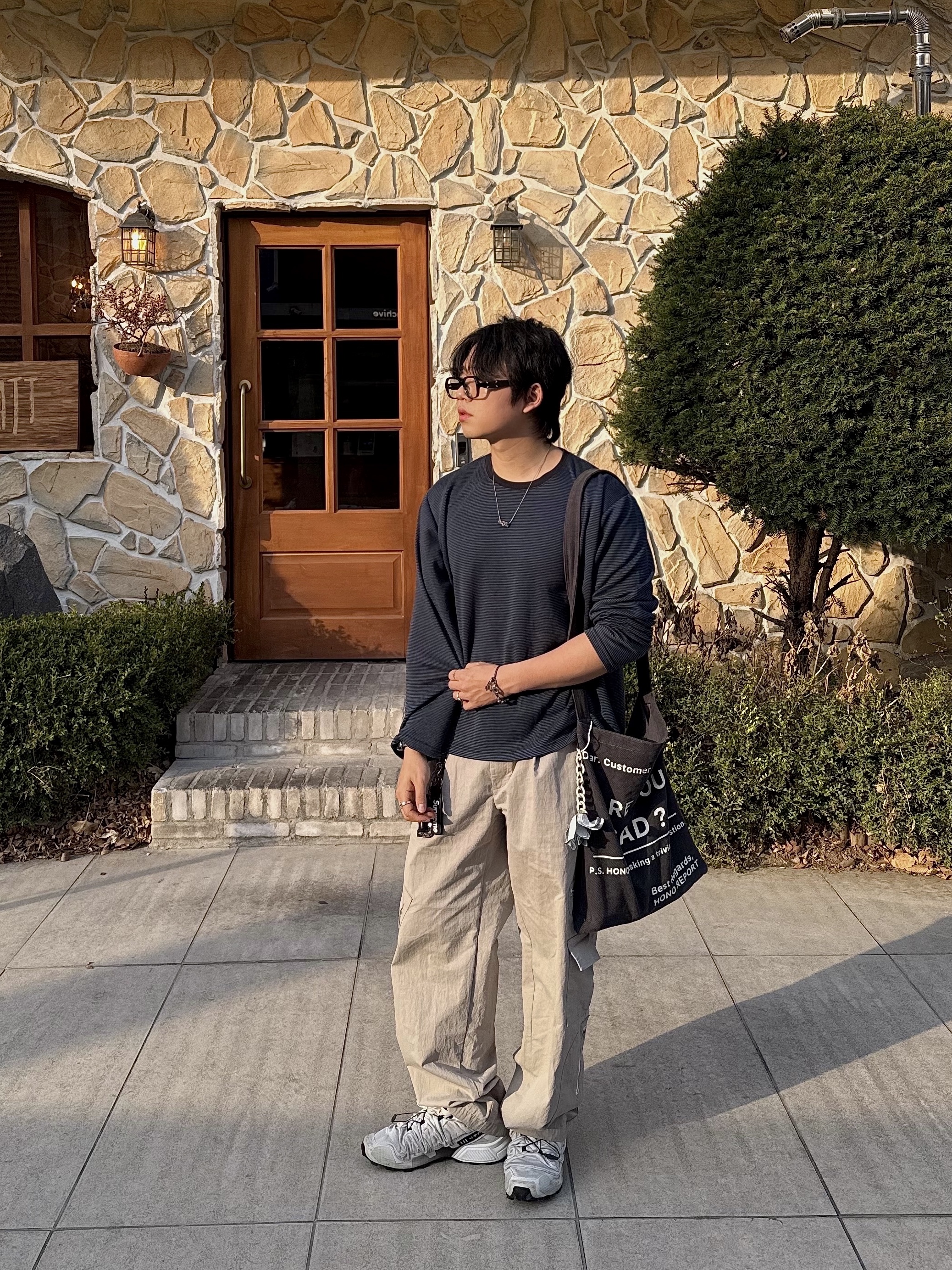 Salomon x Y/Project Speedcross 3 Dawn Blue Black, Hono Report Letter Bag Gray 착용 스타일 - 5
