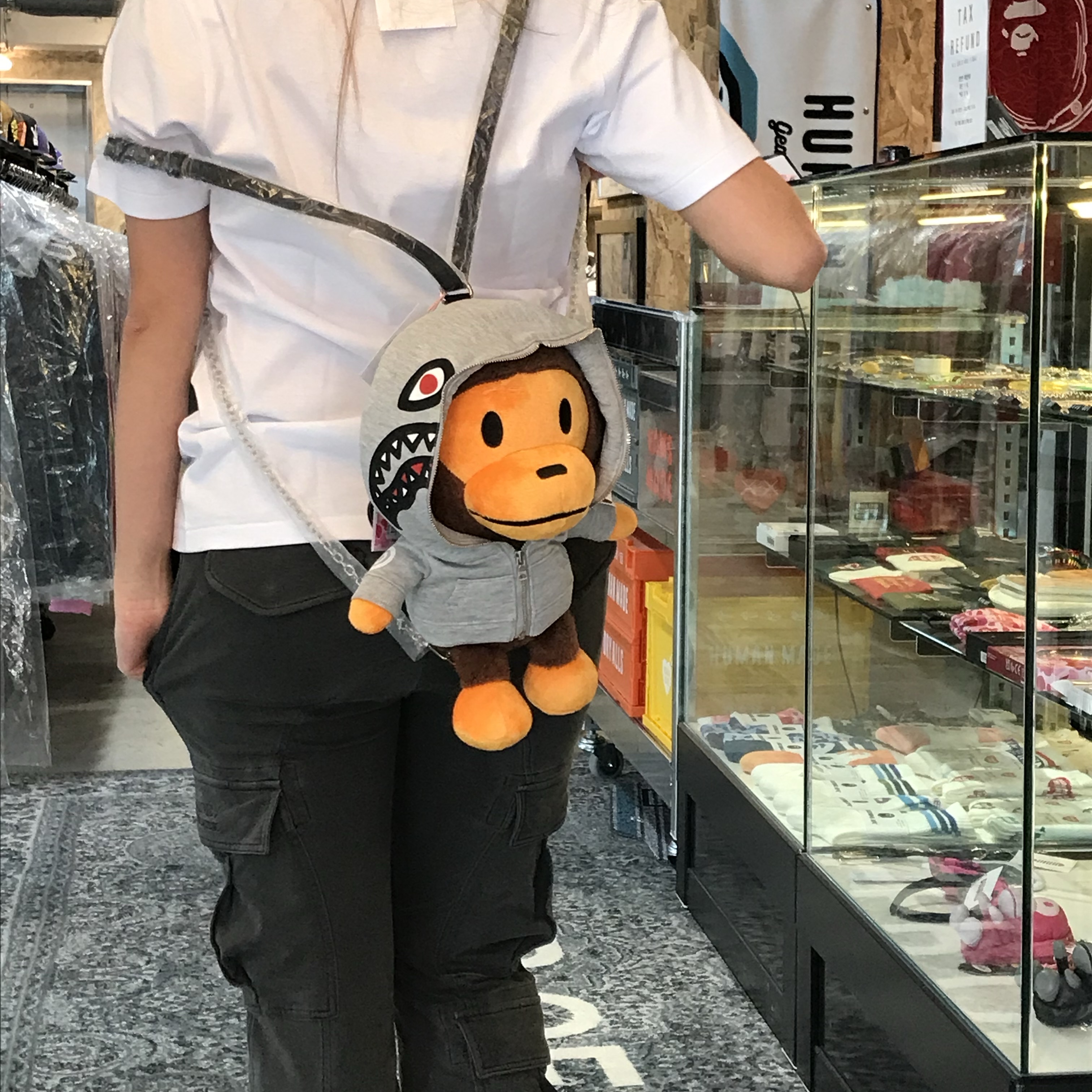 (W) BAPE Baby Milo Plush Doll Backpack Brown 착용 스타일