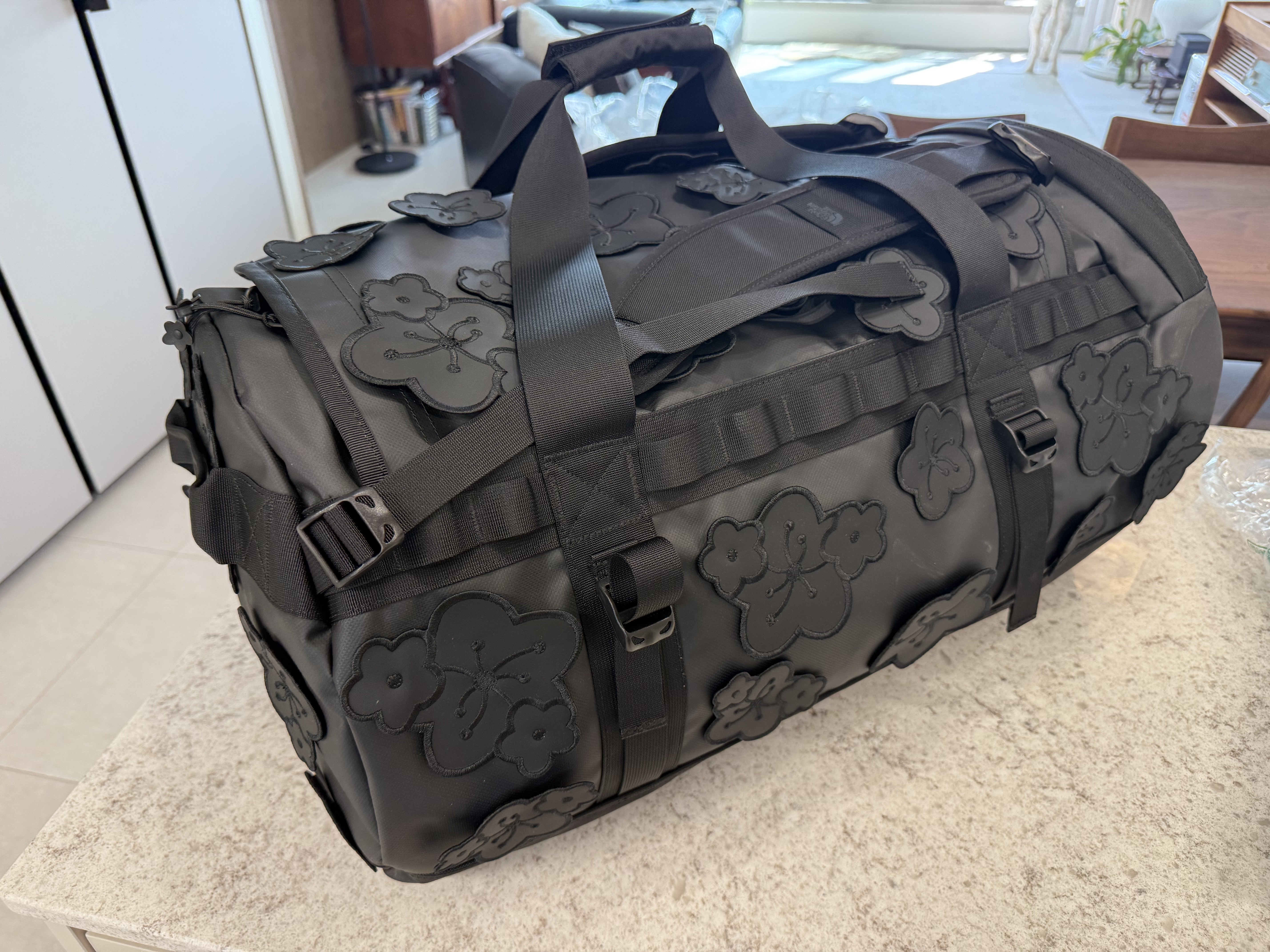 The North Face x Cecilie Bahnsen Base Camp Duffle M Black 착용 스타일 - 1