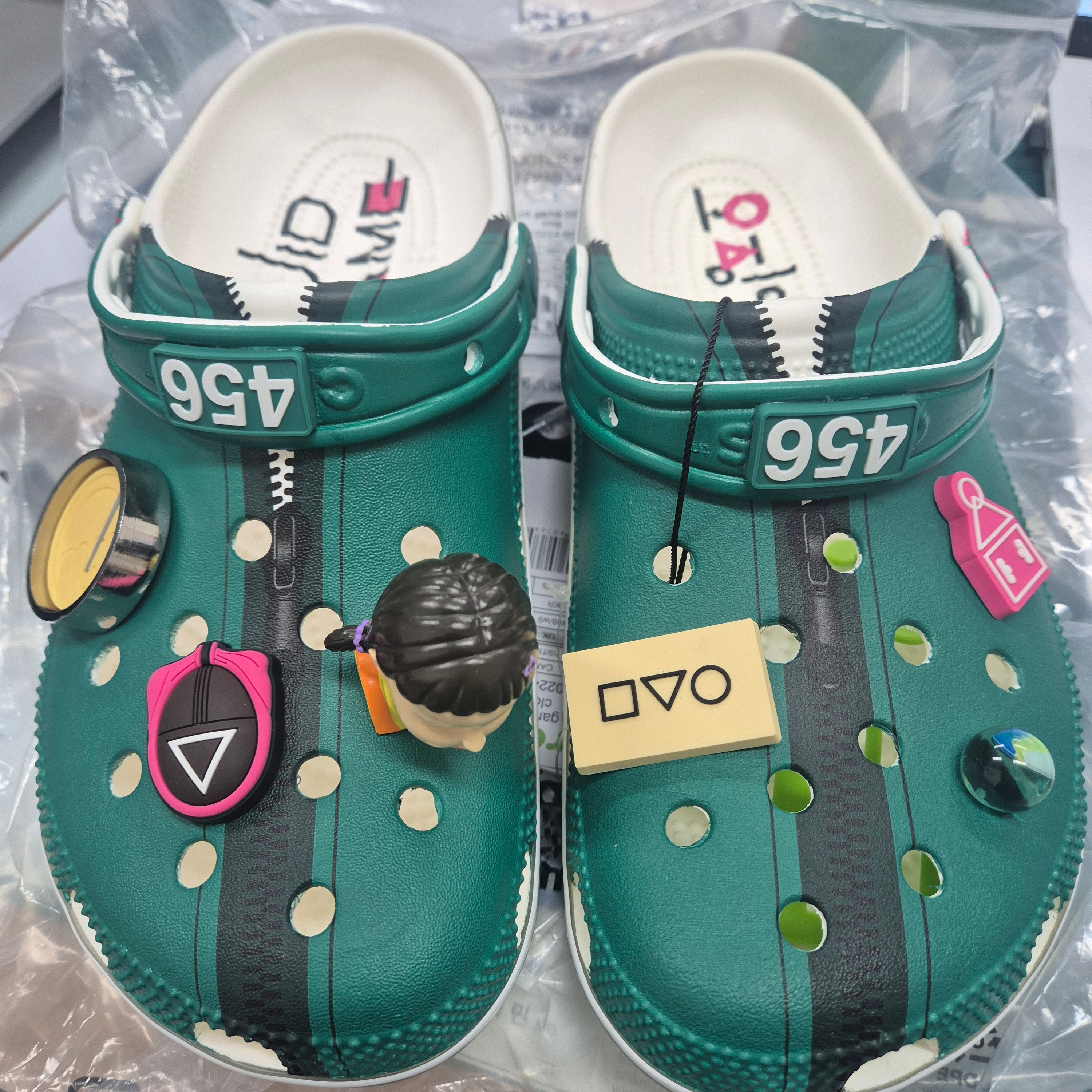 Crocs x Squid Game Classic Clog Multi 착용 스타일
