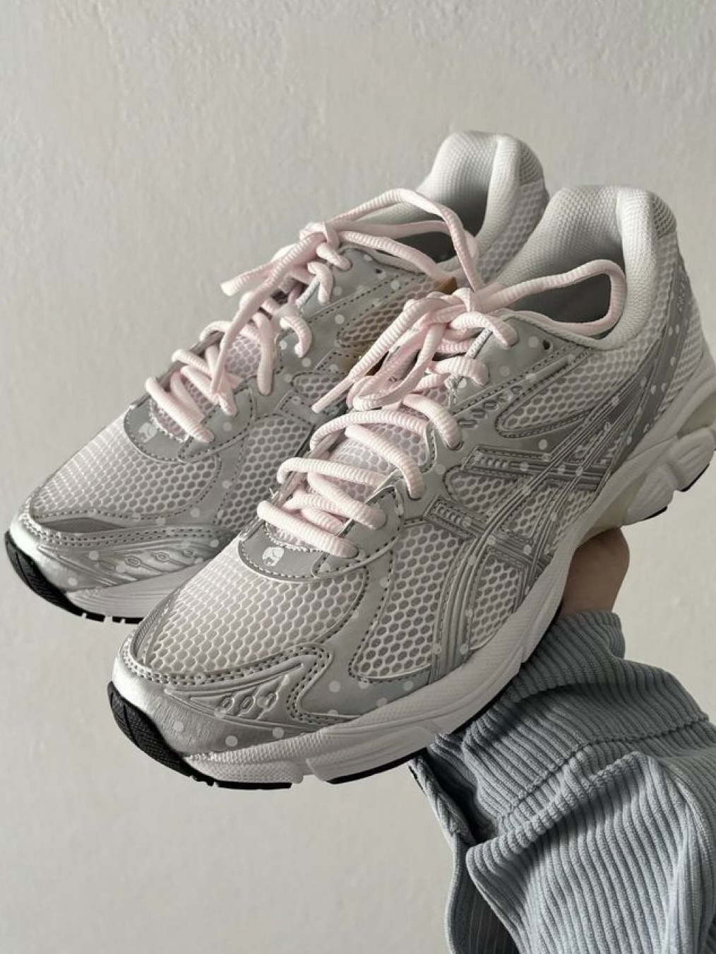 Salomon x Sandy Liang RX Moc 3.0 Black White, Asics x Cecilie Bahnsen GT-2160 White Habanero 착용 스타일 - 9