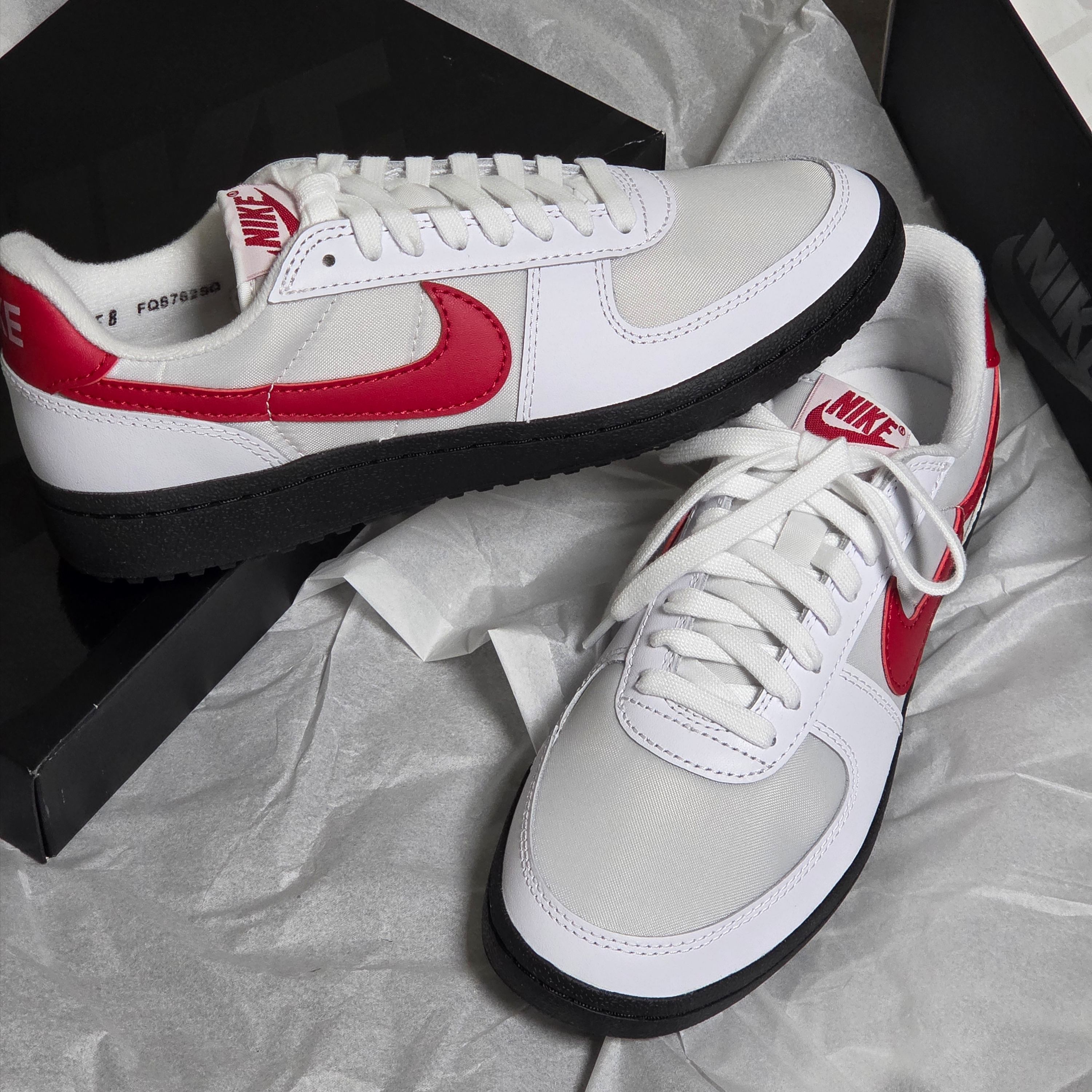 Nike Field General 82 SP White and Varsity Red 착용 스타일