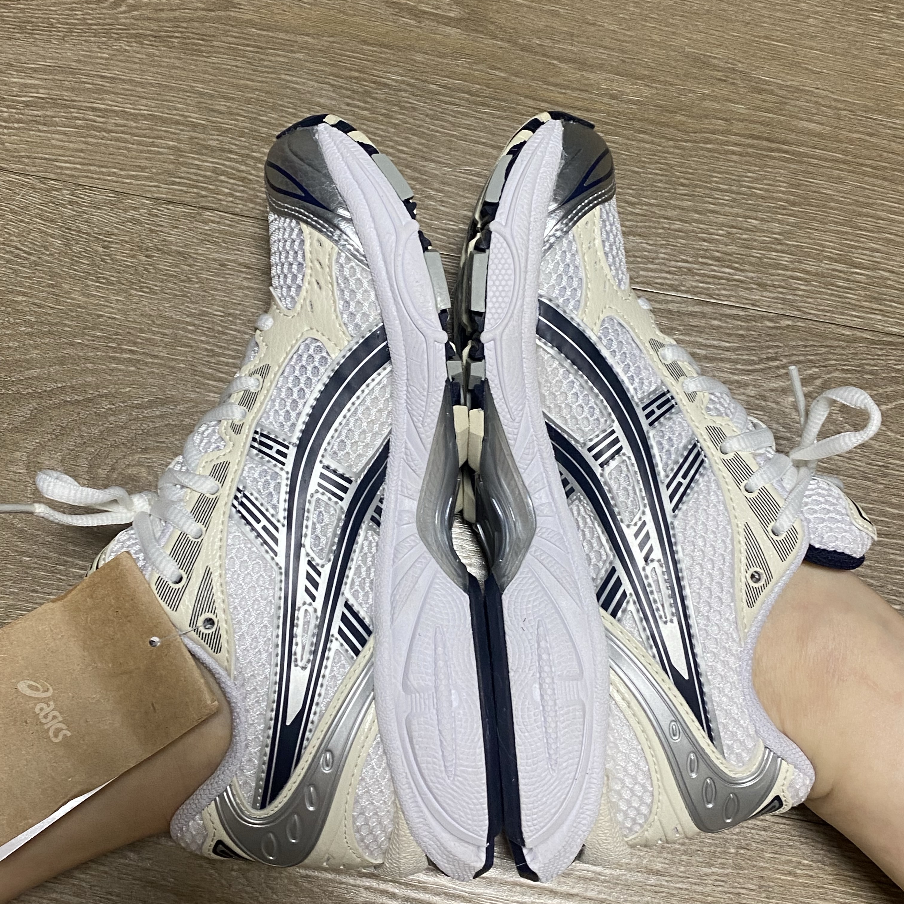 (W) Asics Gel-Kayano 14 White Midnight 착용 스타일 - 2