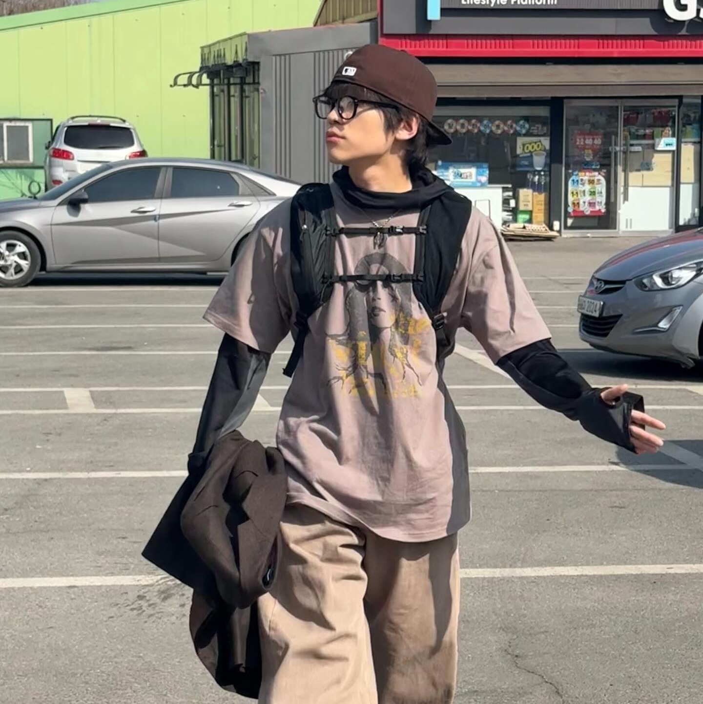 Thevinylhouse Vintage Woman Tee Mocha 착용 스타일 - 2
