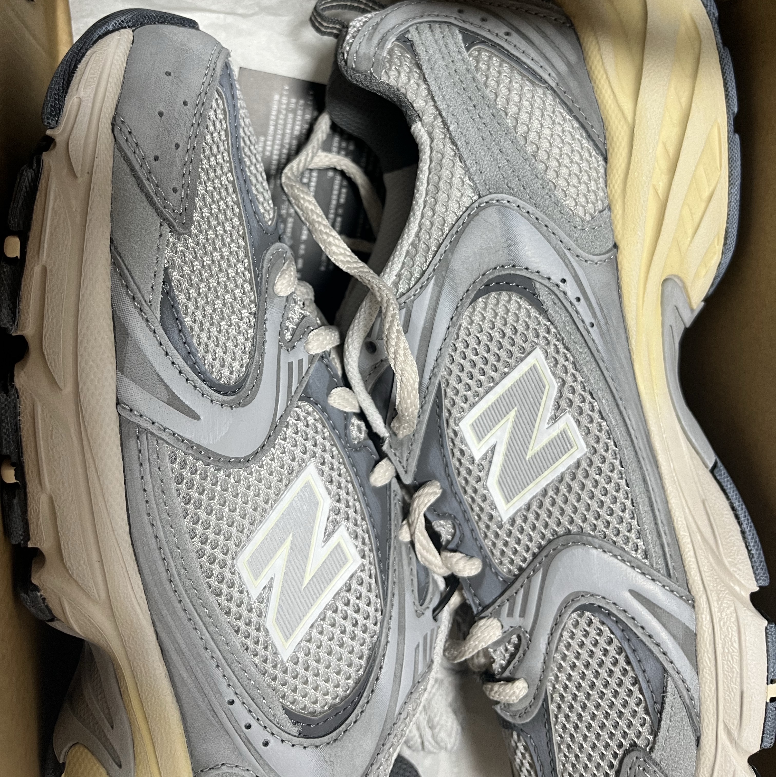 New Balance 530 Premium Vintage Grey Matter 착용 스타일