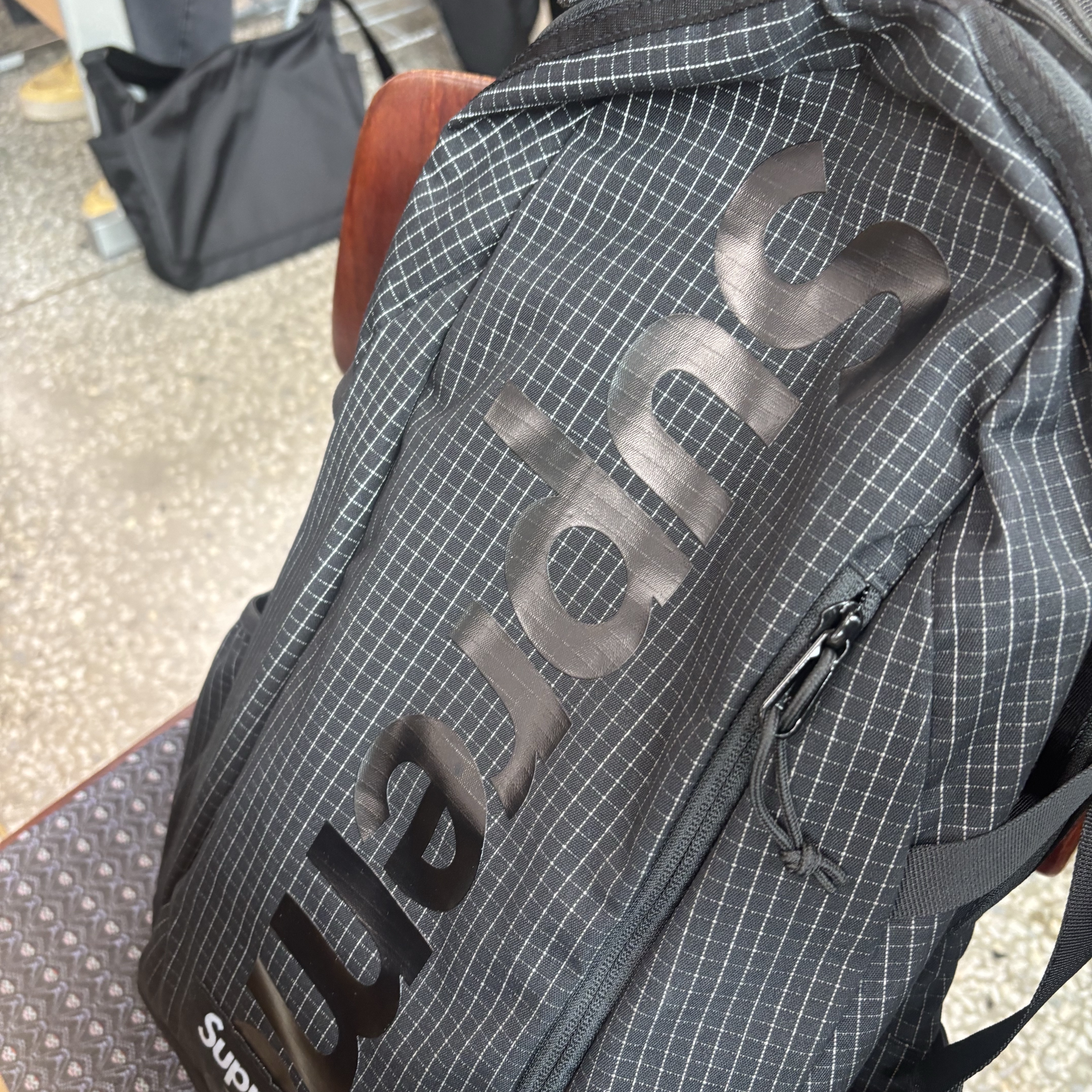 Supreme Backpack Black - 24SS 착용 스타일