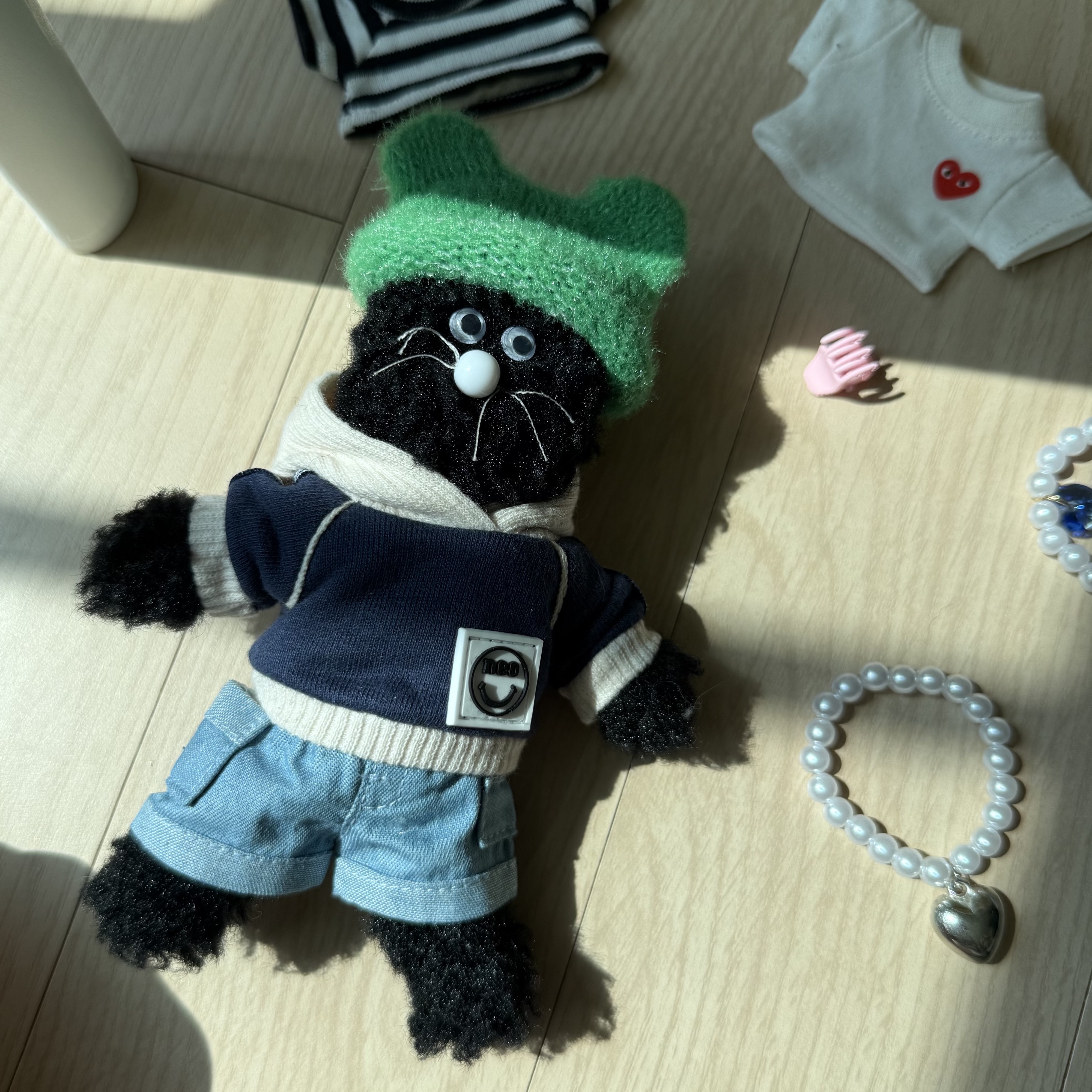 Monamhee x 10 Corso Como Bianco Keyring Black 착용 스타일 - 1