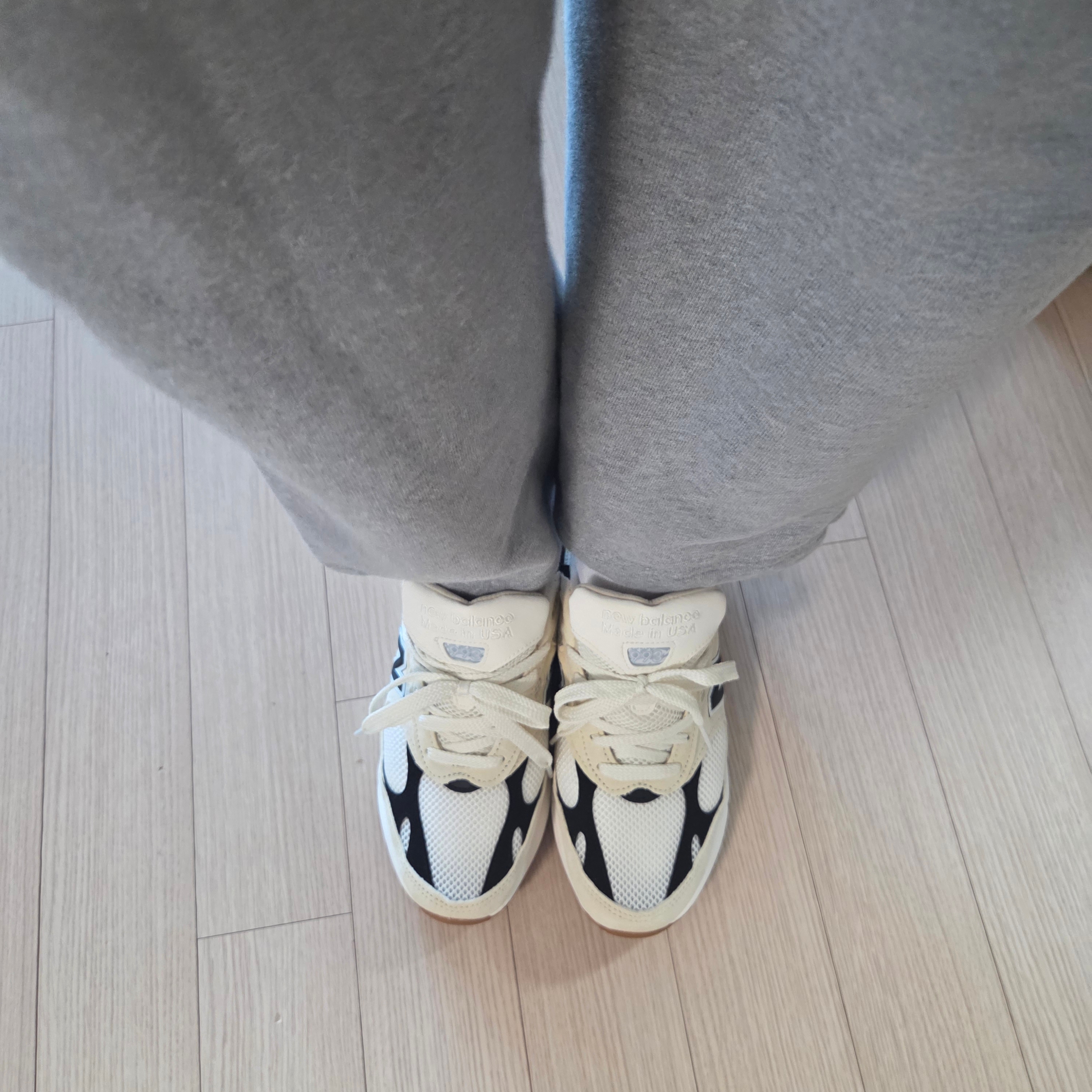 New Balance 993 Made in USA Sea Salt Black 착용 스타일