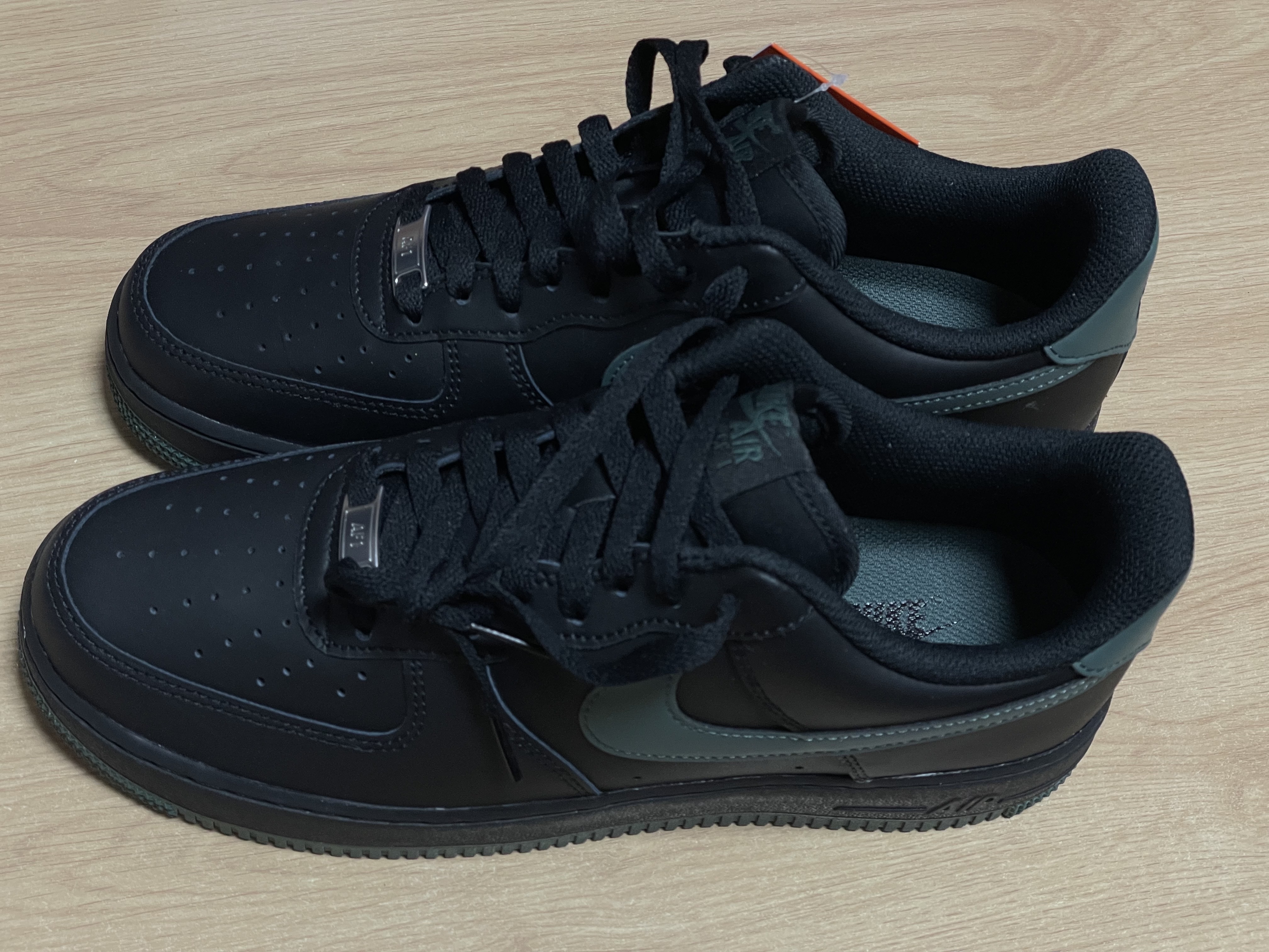 Nike Air Force 1 '07 Black Vintage Green 착용 스타일 - 1