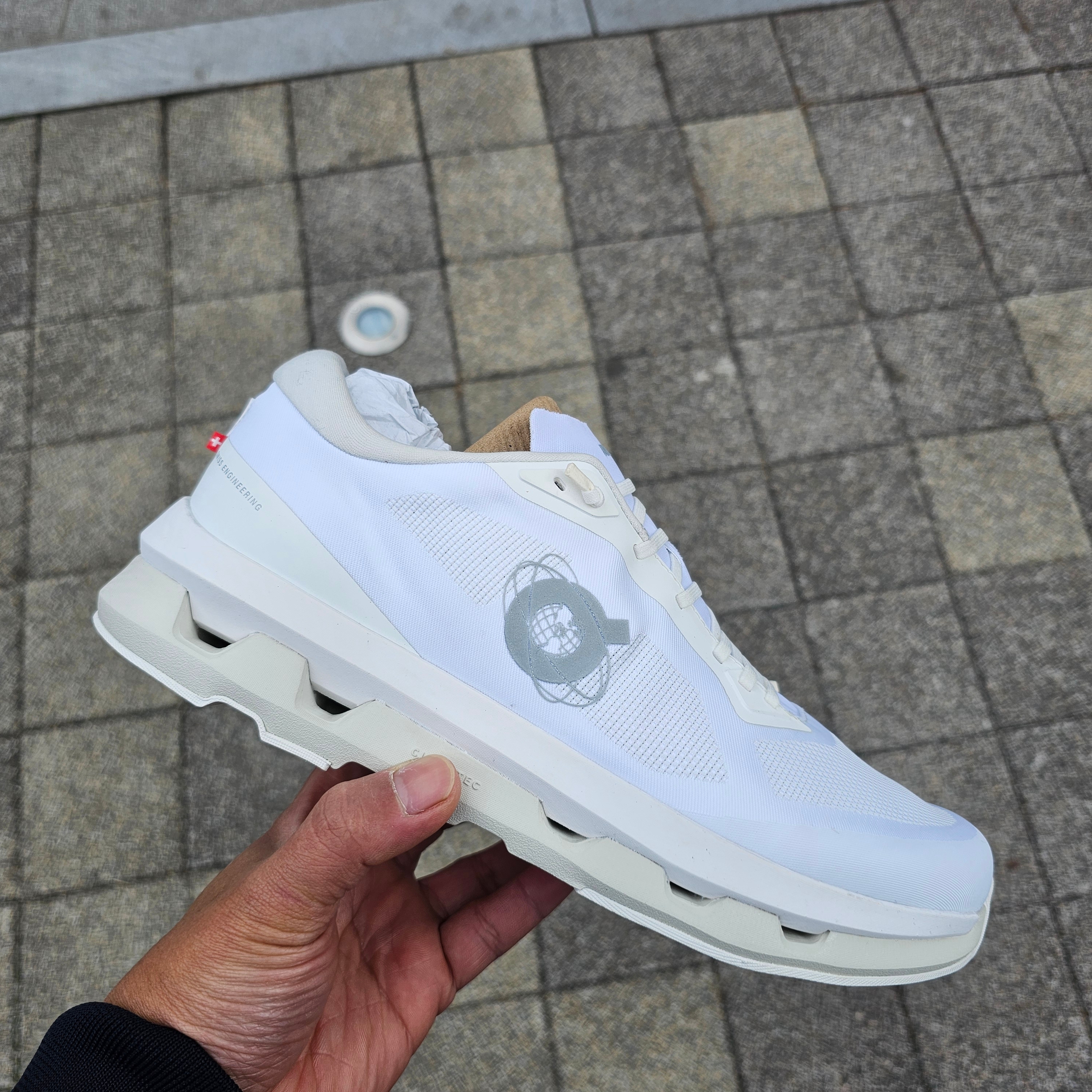 On Running x Kith Cloudzone White Ice 착용 스타일