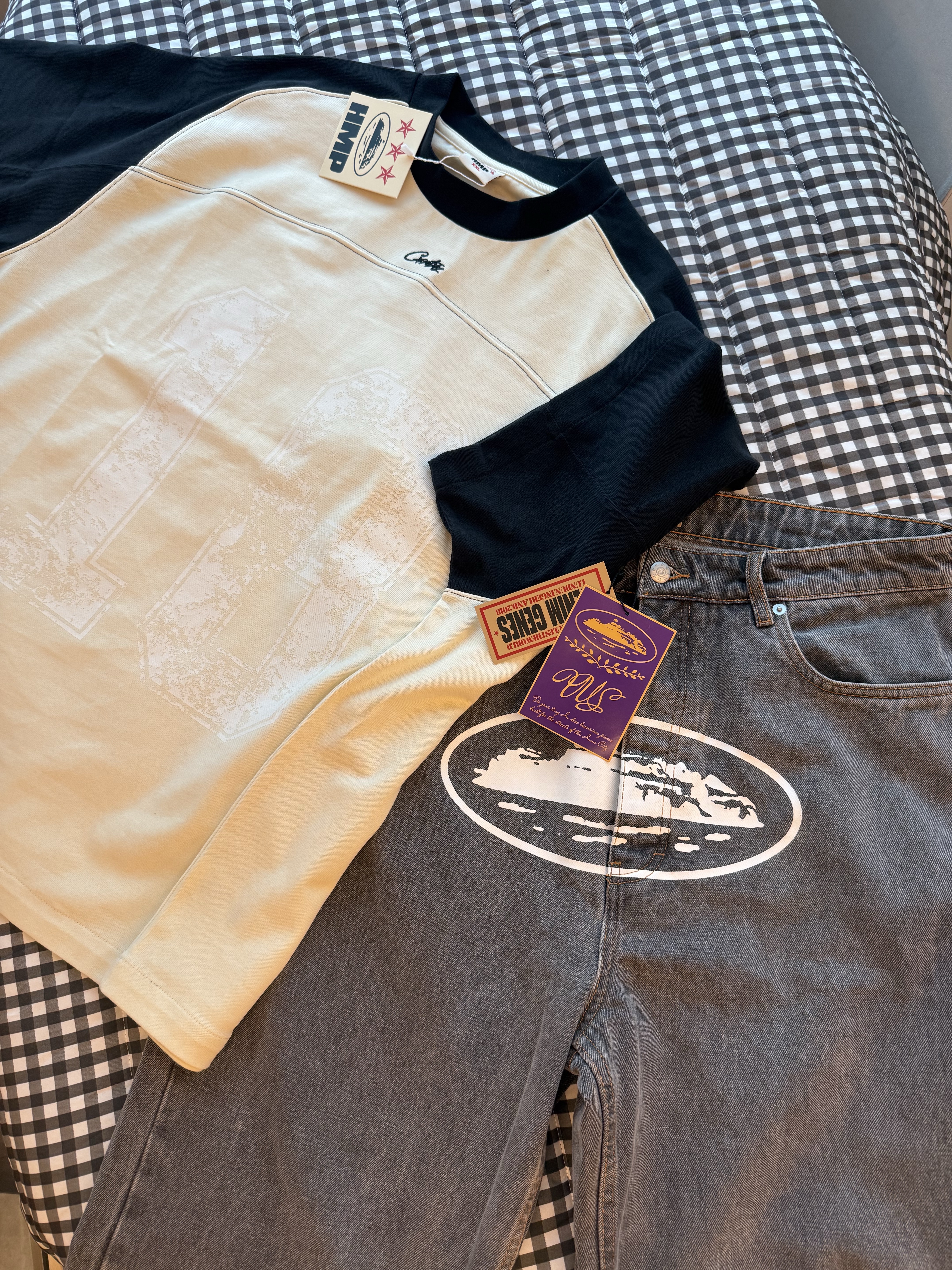 Corteiz HMP Vintage Jersey Cream Black, Corteiz Island Baggy Jeans Light Grey 착용 스타일 - 2
