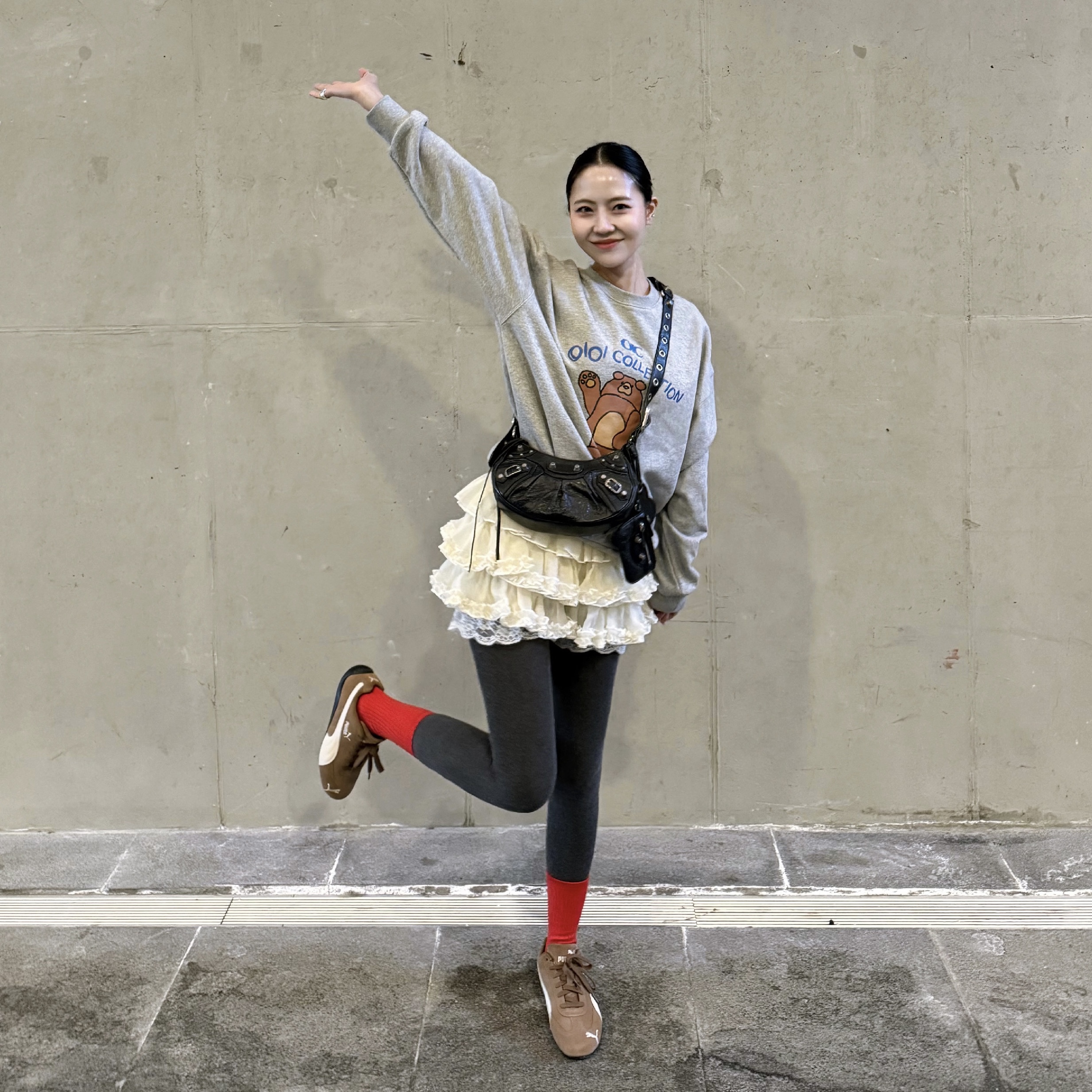 Balenciaga Arena Lambskin Le Cagole XS Shoulder Bag Black, Puma Speedcat Archive Haute Coffee Frosted Ivory 착용 스타일 - 2