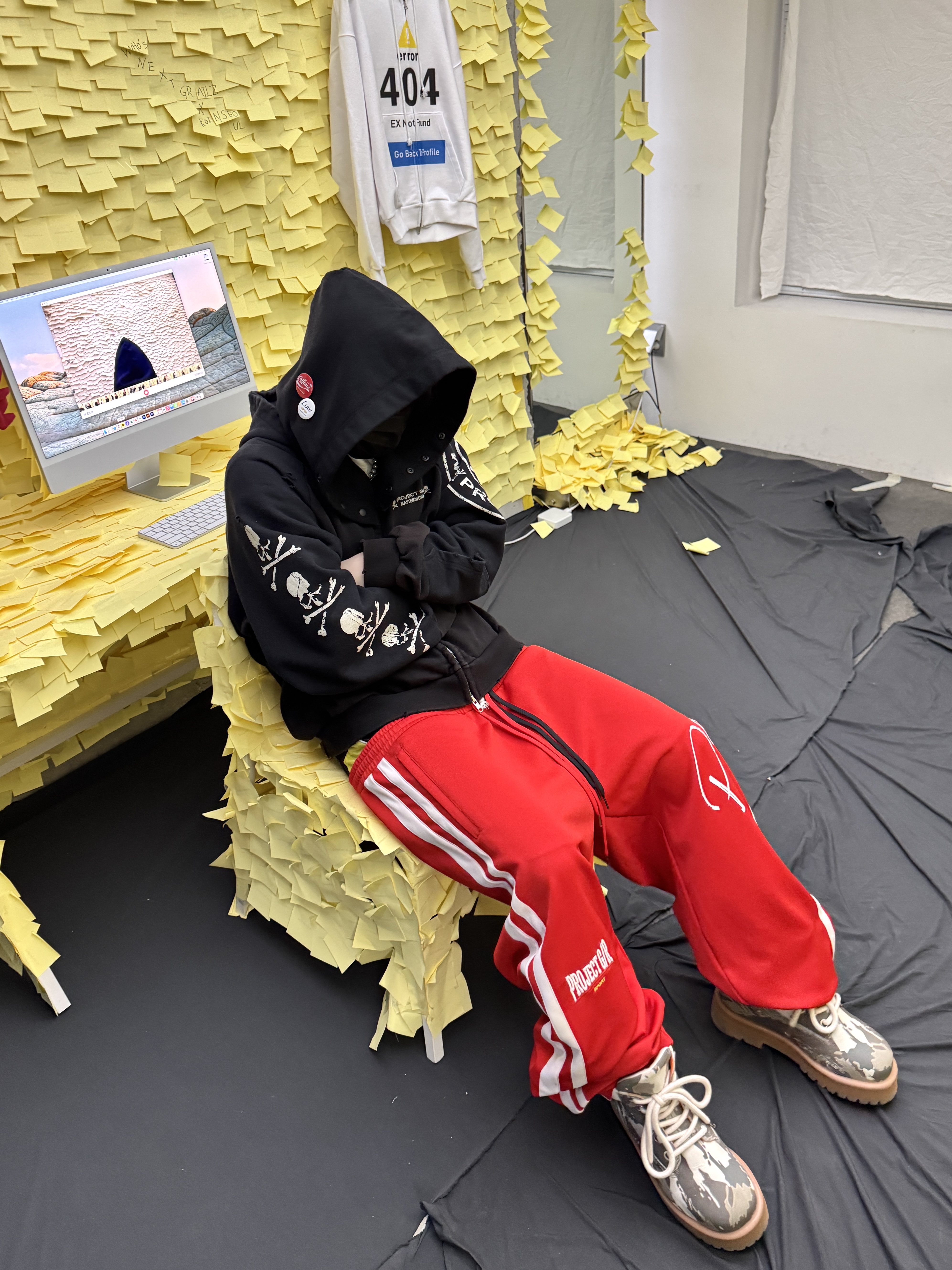 Project G/R x Mastermind Reconstructed Folded Hood Zip Black, Project G/R 3 Layered Track Pants Red 착용 스타일 - 1