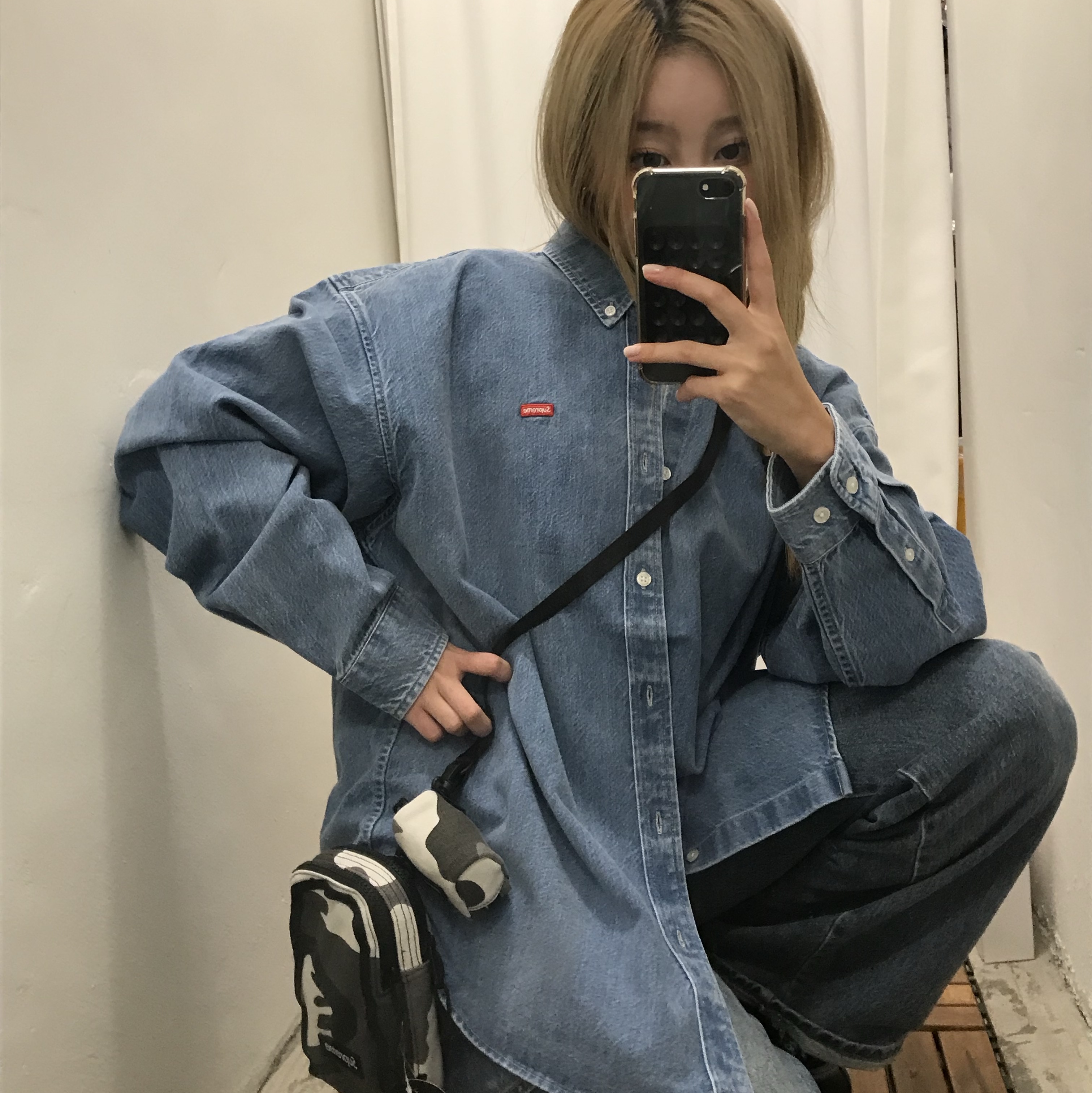 Supreme Small Box Denim Shirt Washed Indigo - 25SS, Supreme Camera Bag + Mini Pouch Snow Camo - 25SS 착용 스타일 - 3