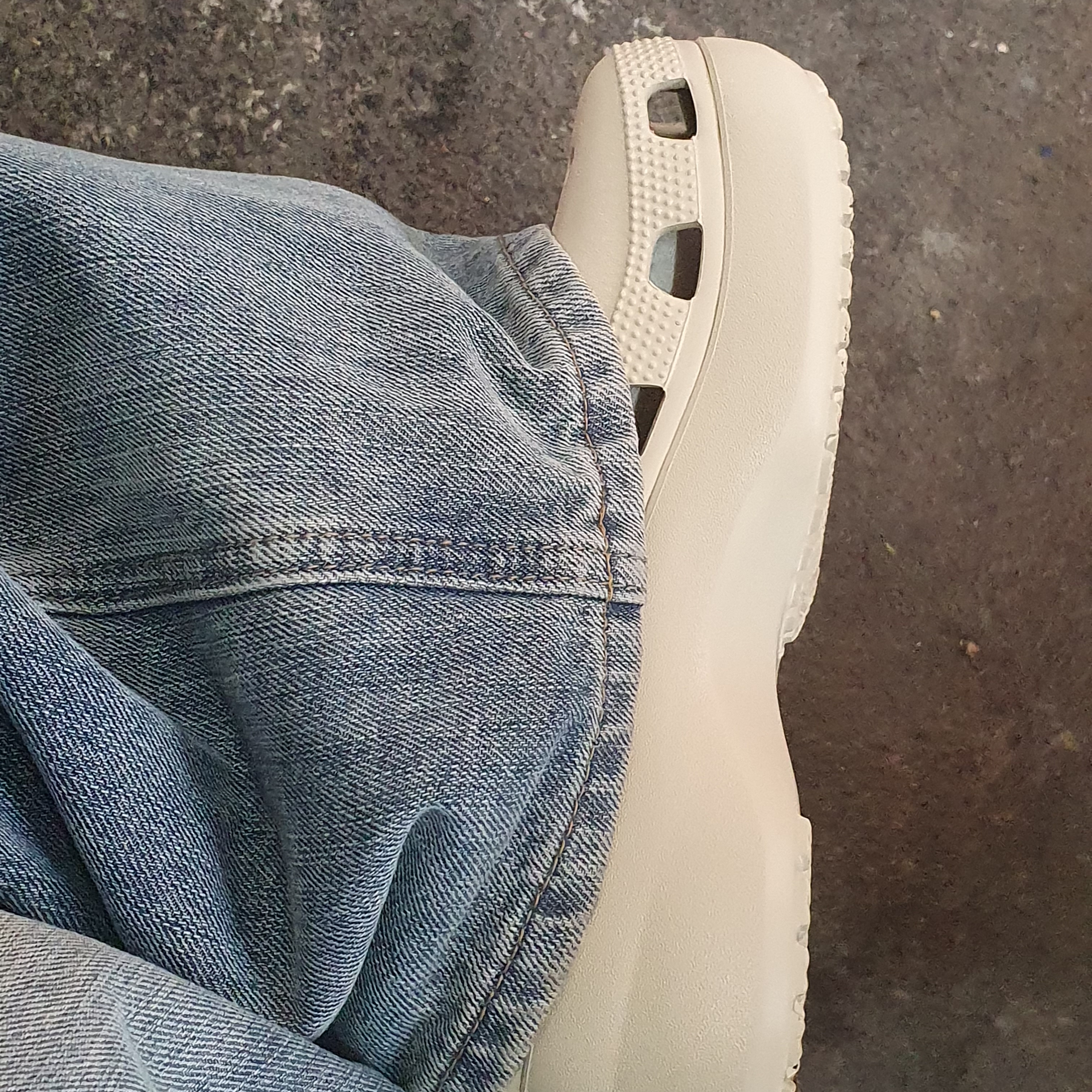 (W) Crocs Classic Platform Clog Bone 착용 스타일 - 3