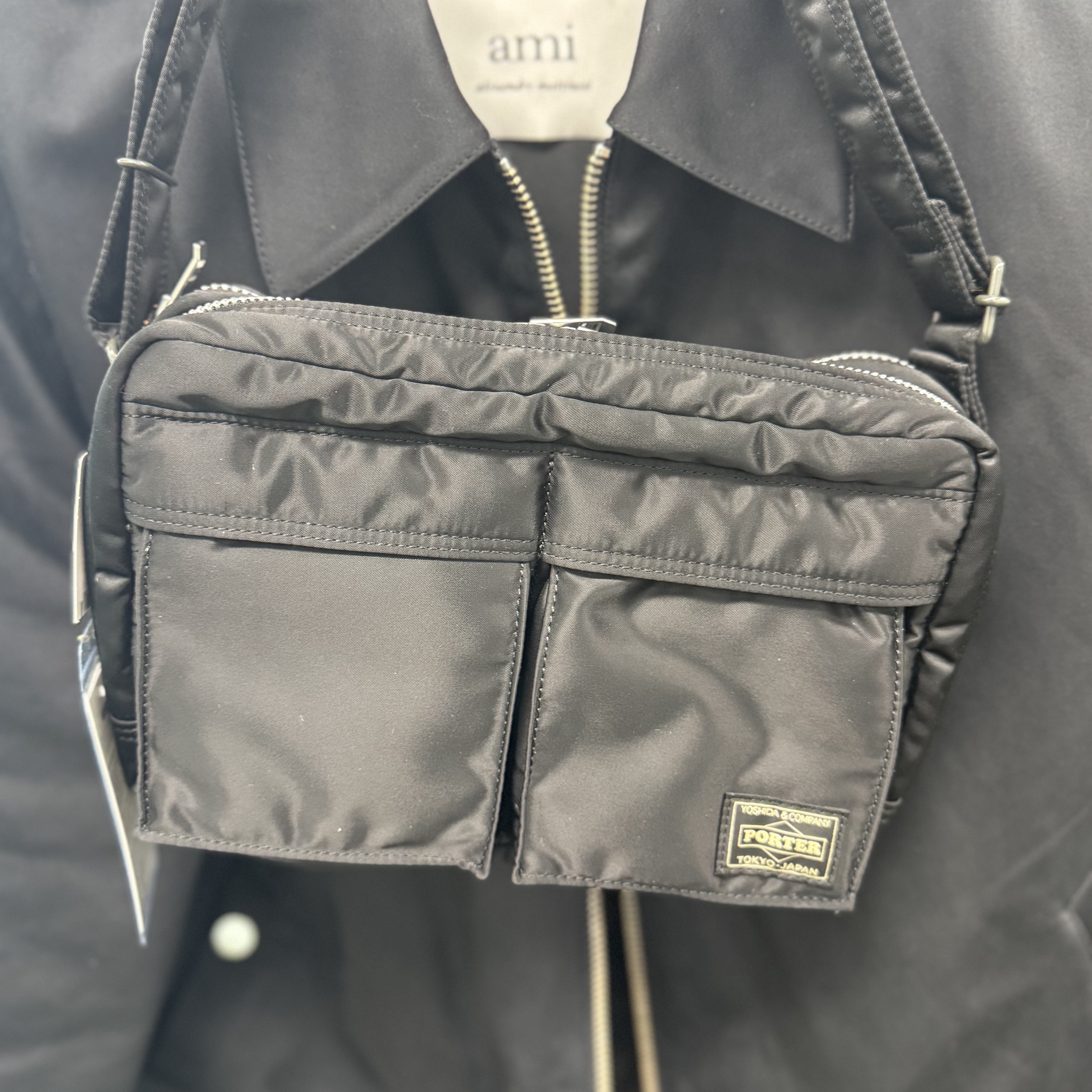 Porter All New Tanker Sling Bag Zip Black 착용 스타일