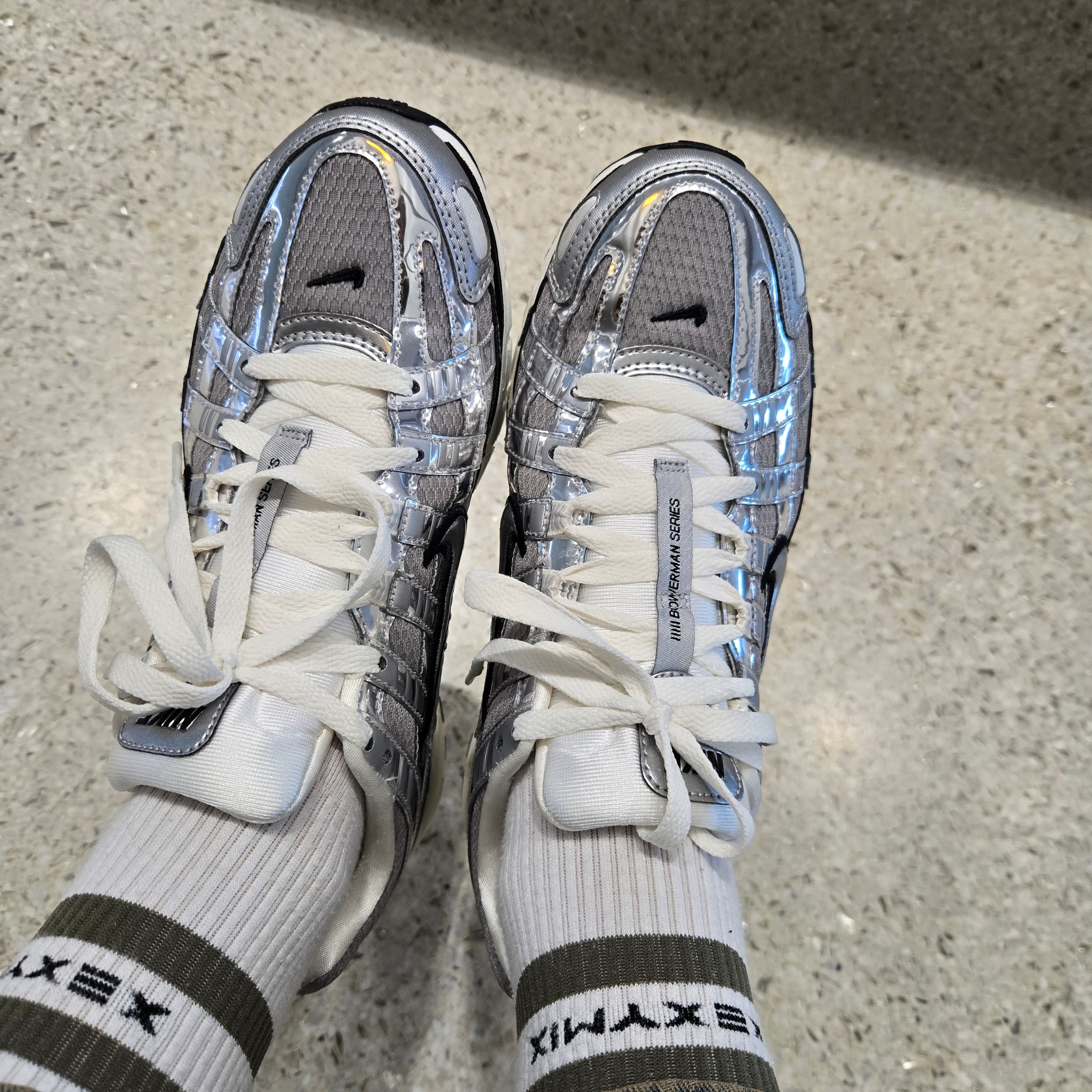 Nike P-6000 Metallic Silver 착용 스타일