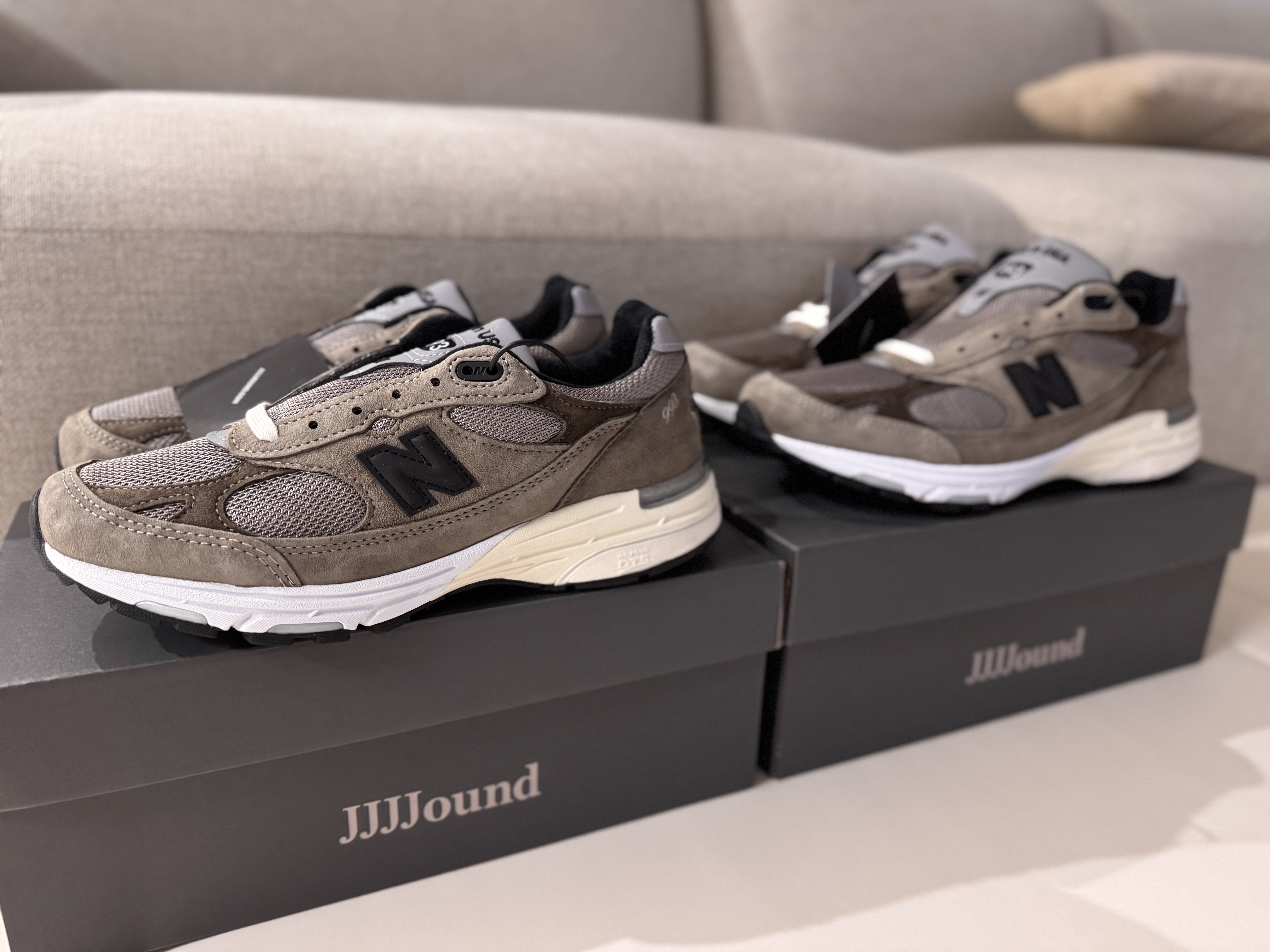 New Balance x JJJJound 993 Made in USA Mushroom White 착용 스타일 - 2
