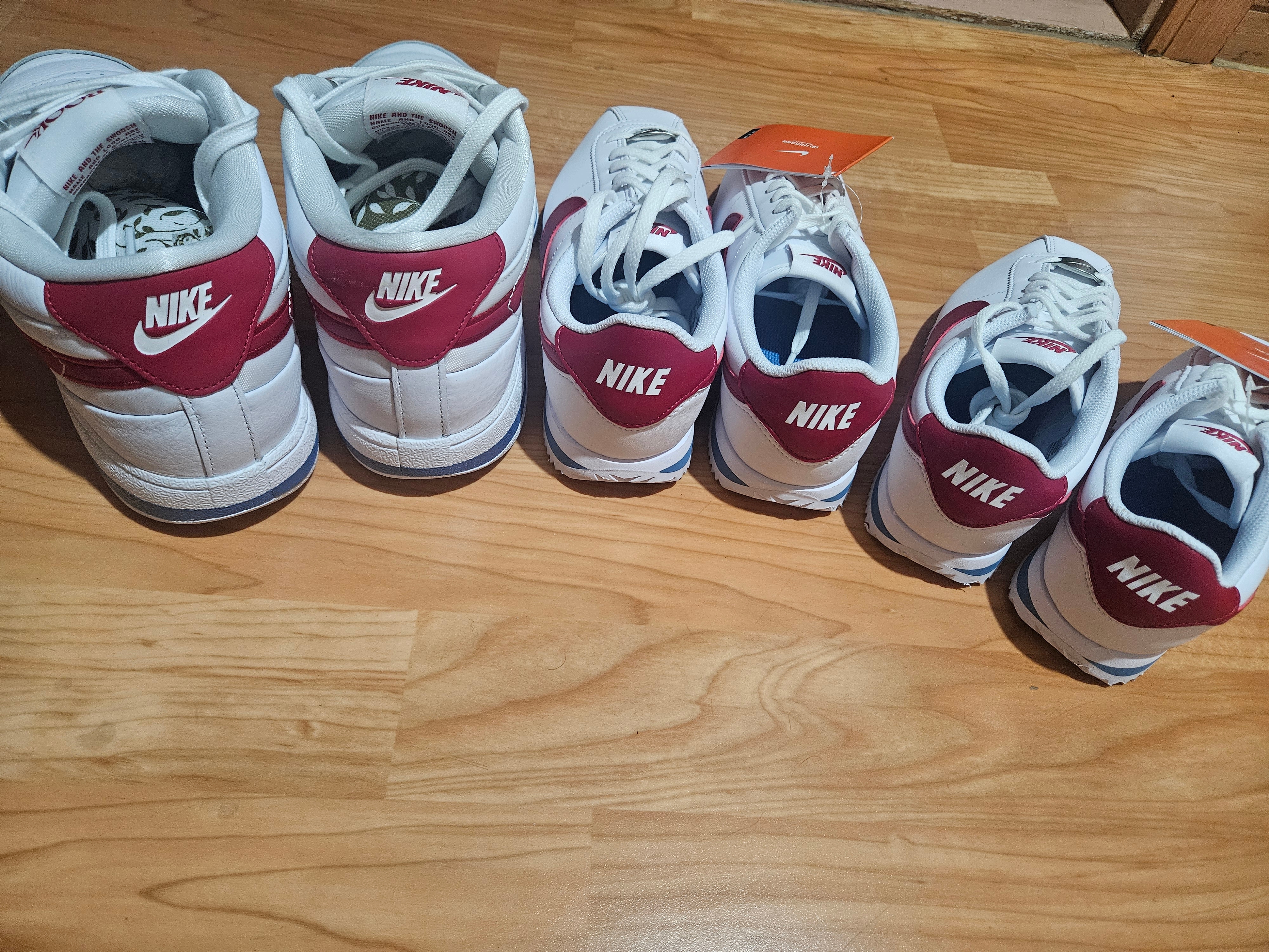 Nike Book 1 EP Forrest Gump, (GS) Nike Cortez White Varsity Red 착용 스타일 - 2