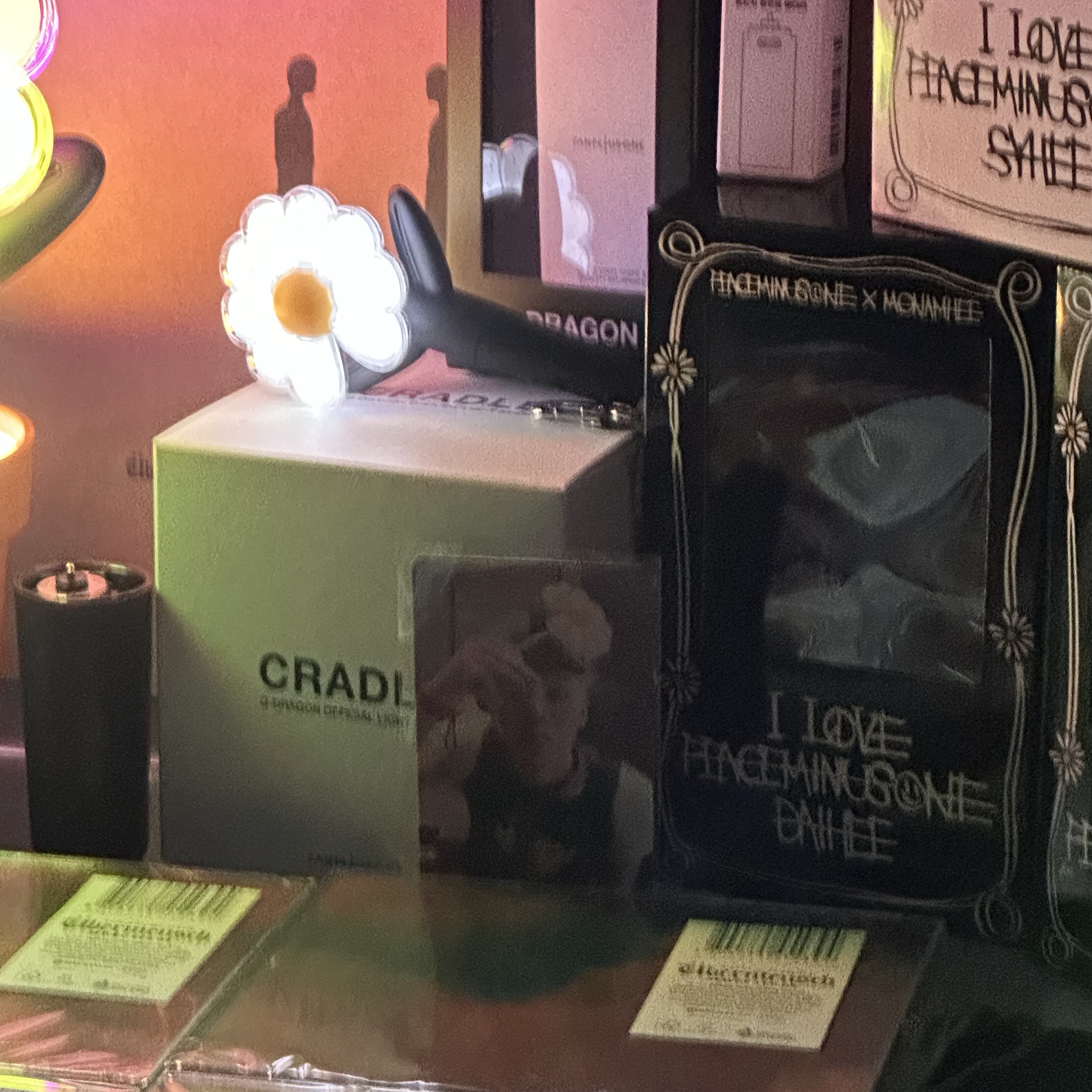 G-DRAGON Power Ball Cap White, G-DRAGON Ubermensch Official Light Stick μ°©μ© μ€νμΌ - 3