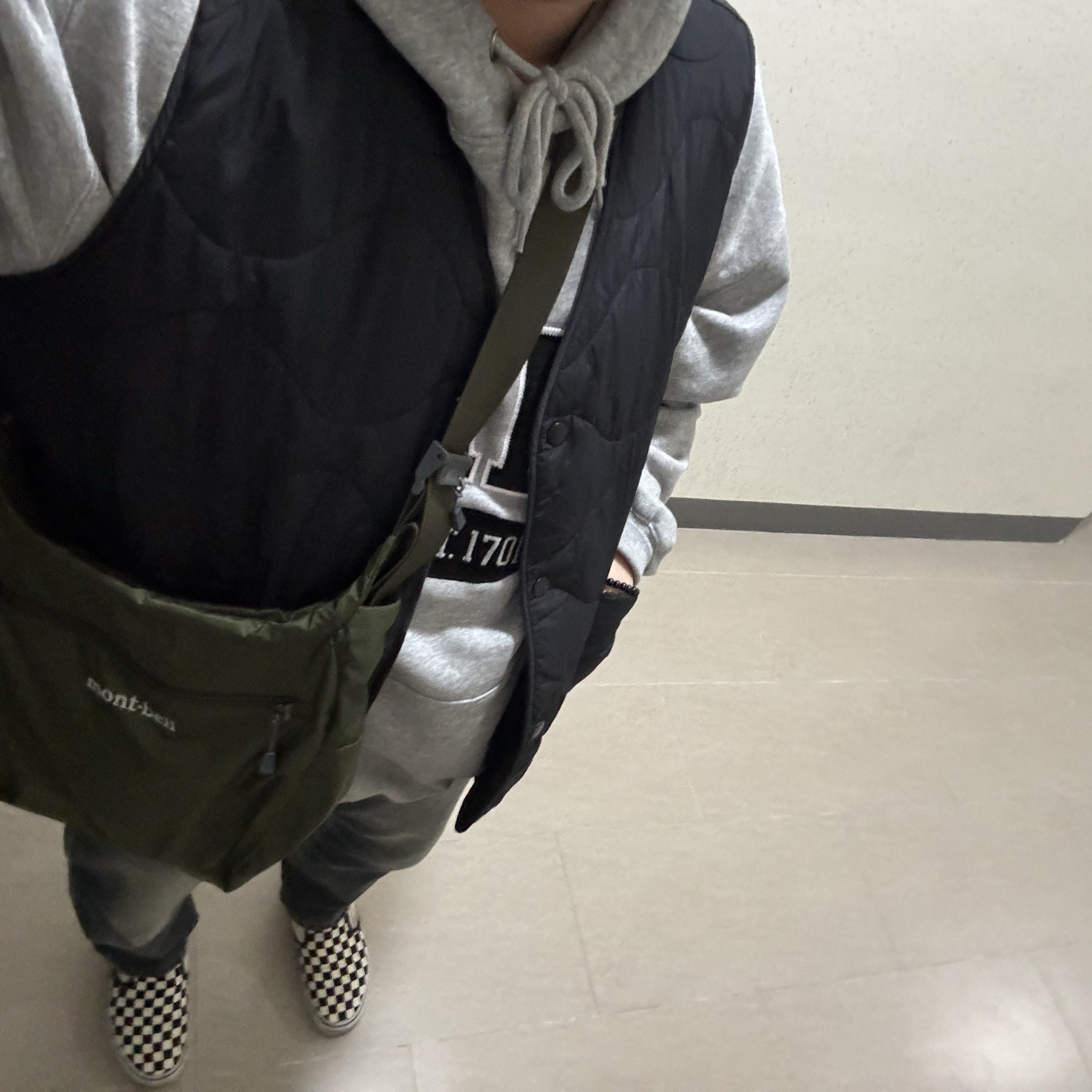 Montbell Pocketable Light Shoulder Bag Small Khaki Green, Vans Slip-On Checkerboard 착용 스타일