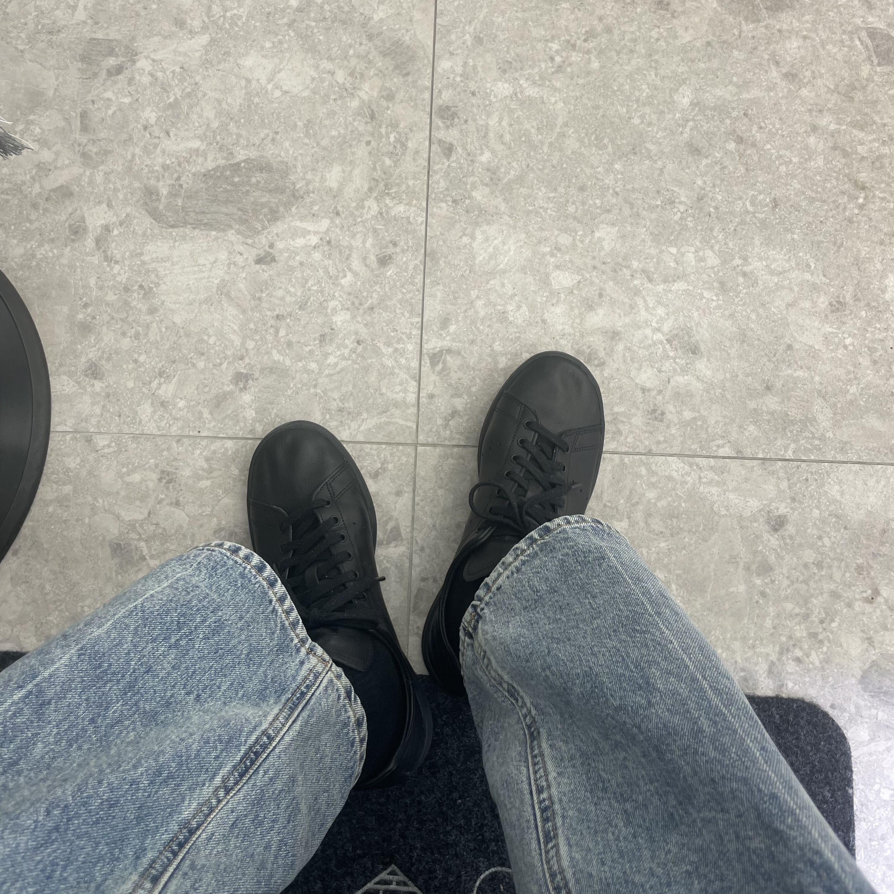 Adidas Stan Smith Decon Core Black 착용 스타일