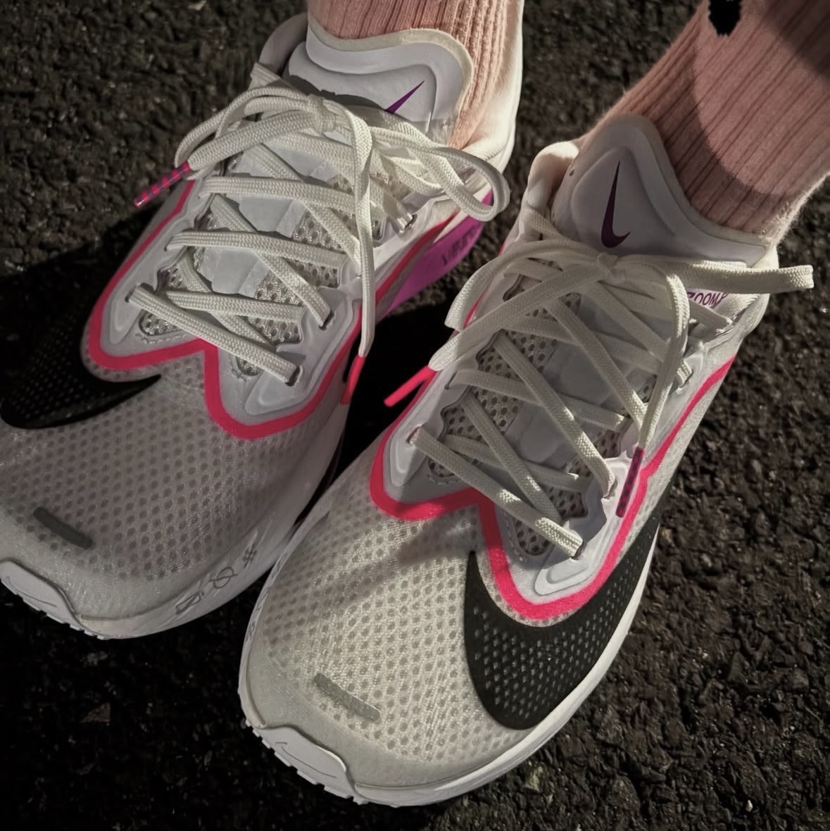 (W) Nike Zoom Fly 6 White Vivid Grape 착용 스타일
