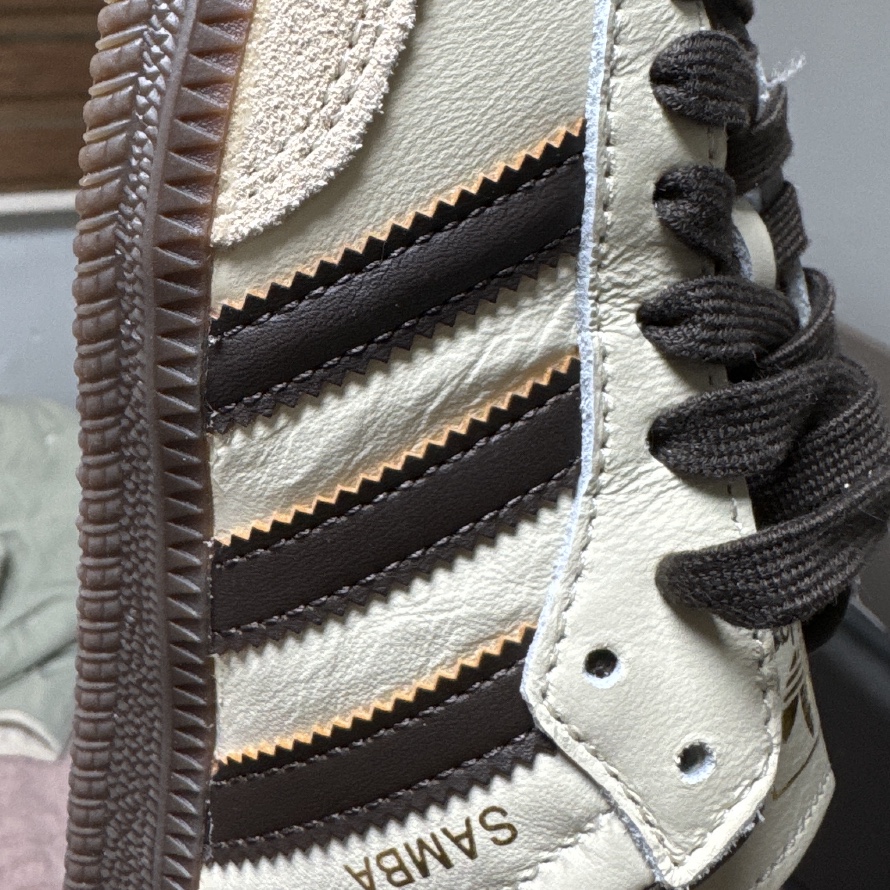 Adidas Samba OG Cream White Dark Brown 착용 스타일 - 1