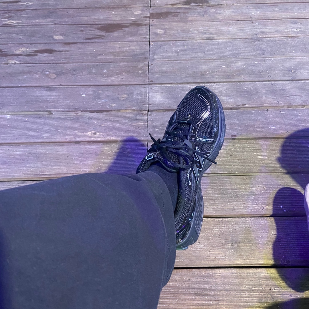New Balance 1906R Black Silver Metallic 착용 스타일