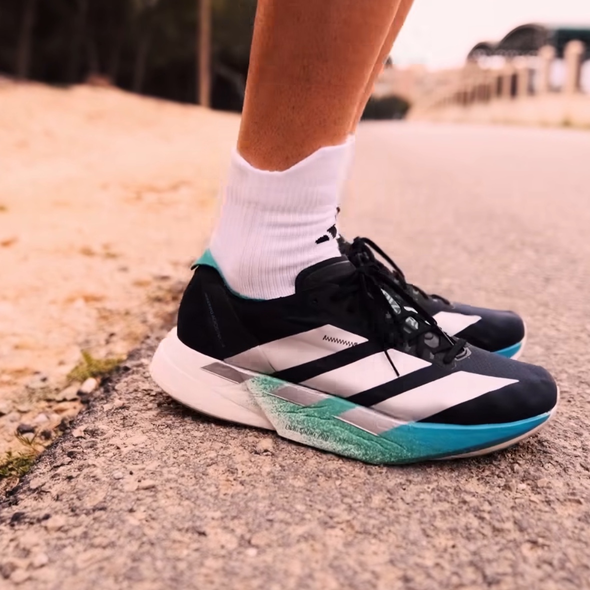 Adidas Adizero Adios Pro 4 Core Black Glory Green 착용 스타일 - 3