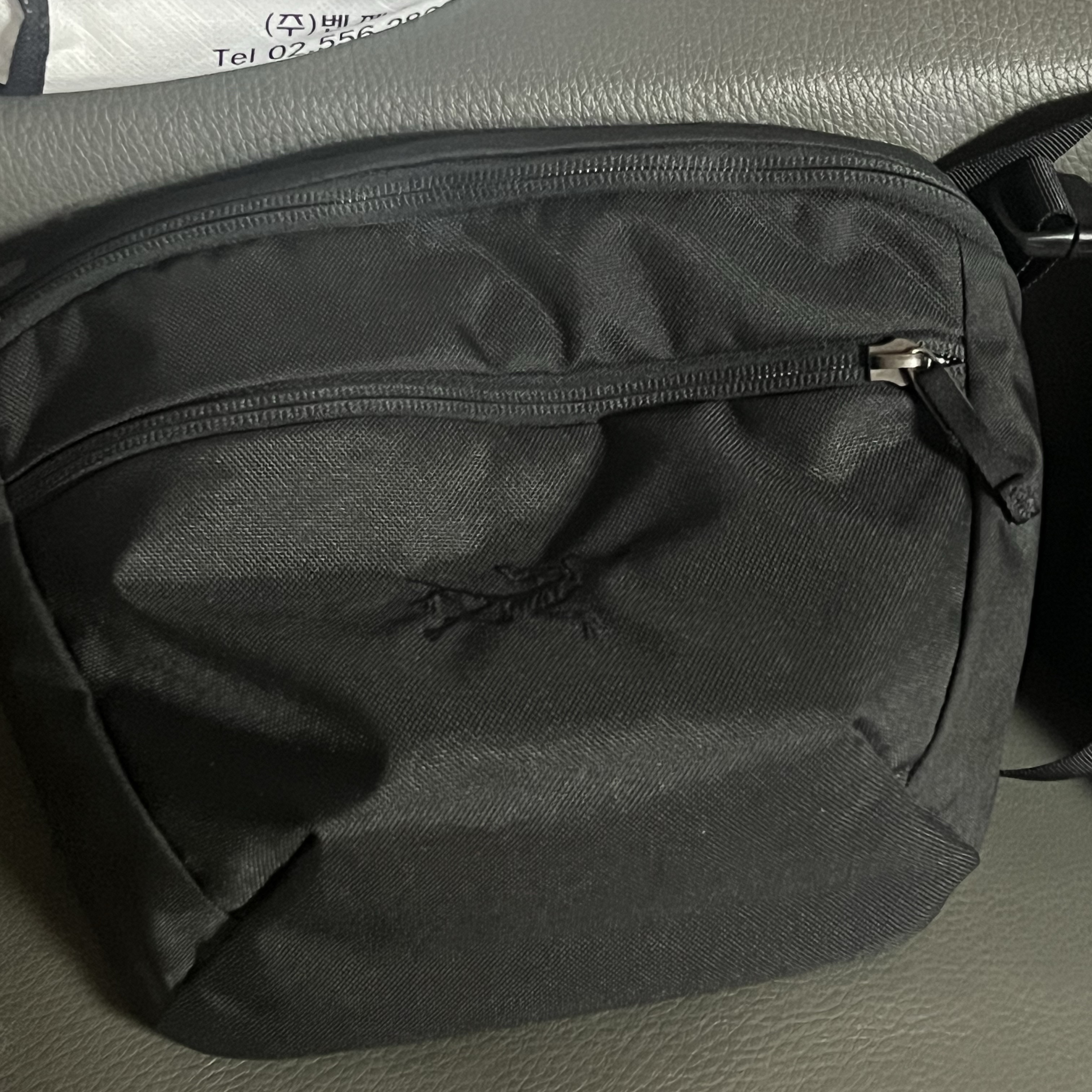 Arc'teryx Mantis 2 Waistpack Black II 착용 스타일