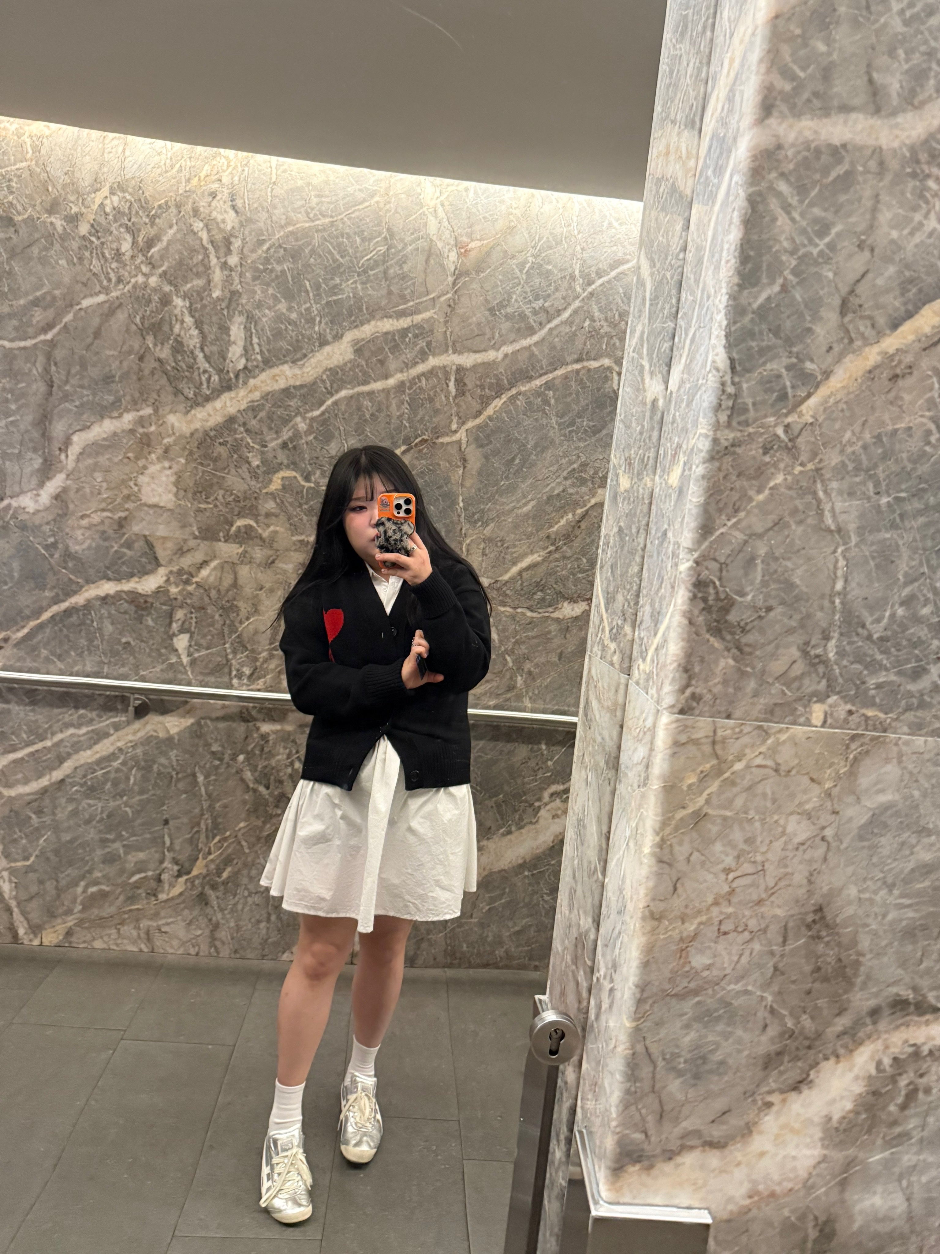 Onitsuka Tiger Mexico 66 White Silver, AMI de Coeur Oversize Intarsia Cardigan Black 착용 스타일