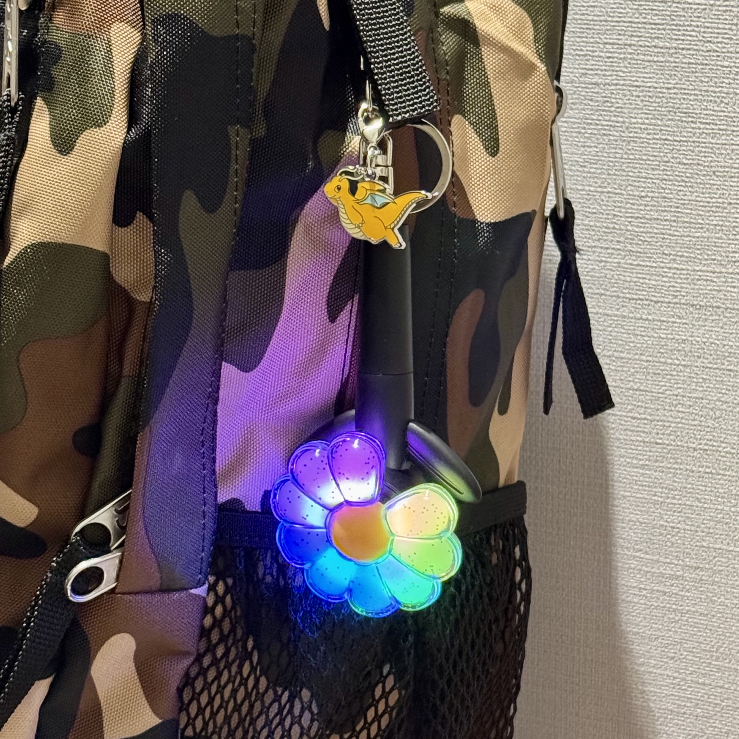 G-DRAGON Ubermensch Official Mini Light Keyring, Jansport Big Student Backpack Buckshot Camo 착용 스타일 - 2