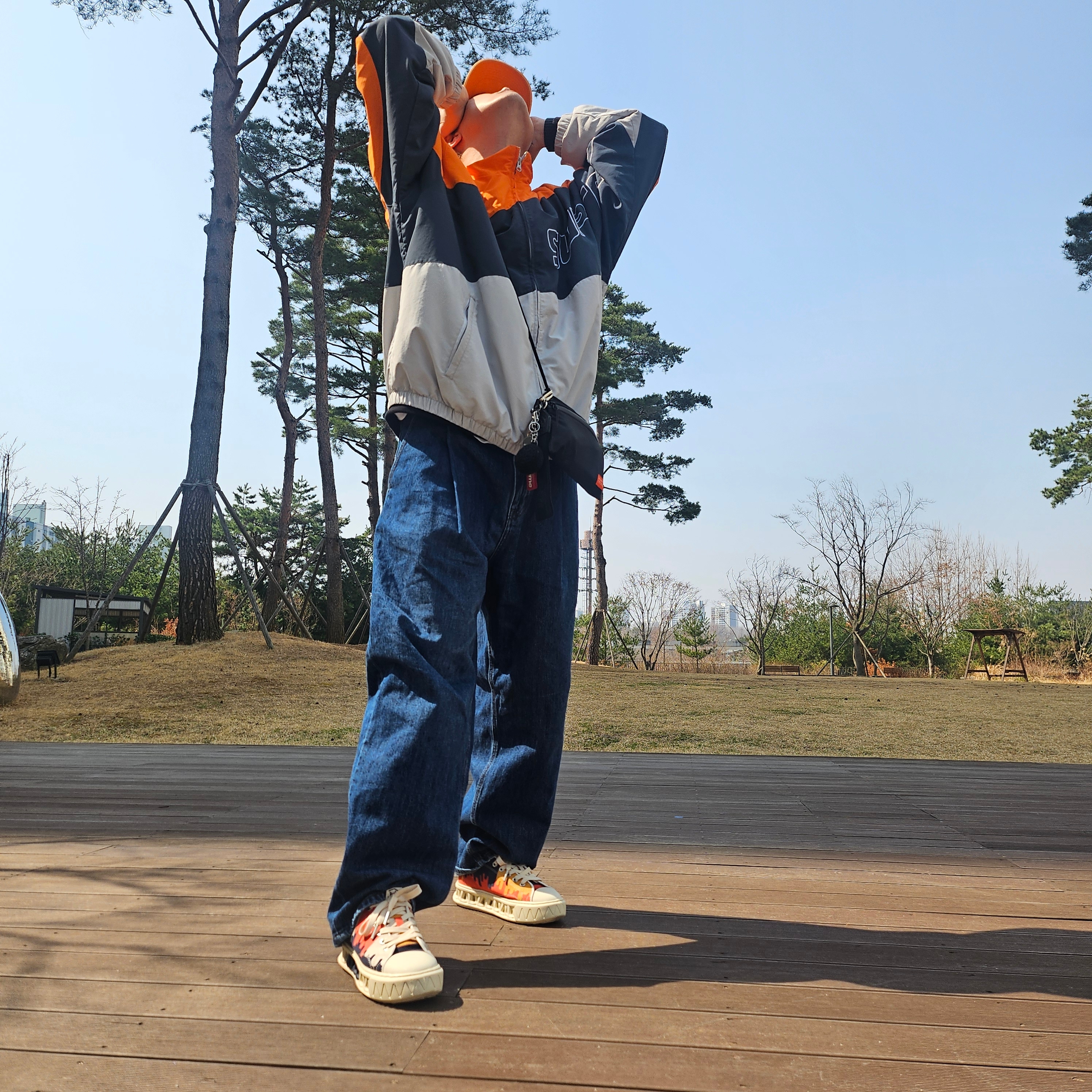 Supreme Pigment Canvas S Logo 6-Panel Orange - 23SS, Supreme Curve Track Jacket Grey - 24SS 착용 스타일 - 3