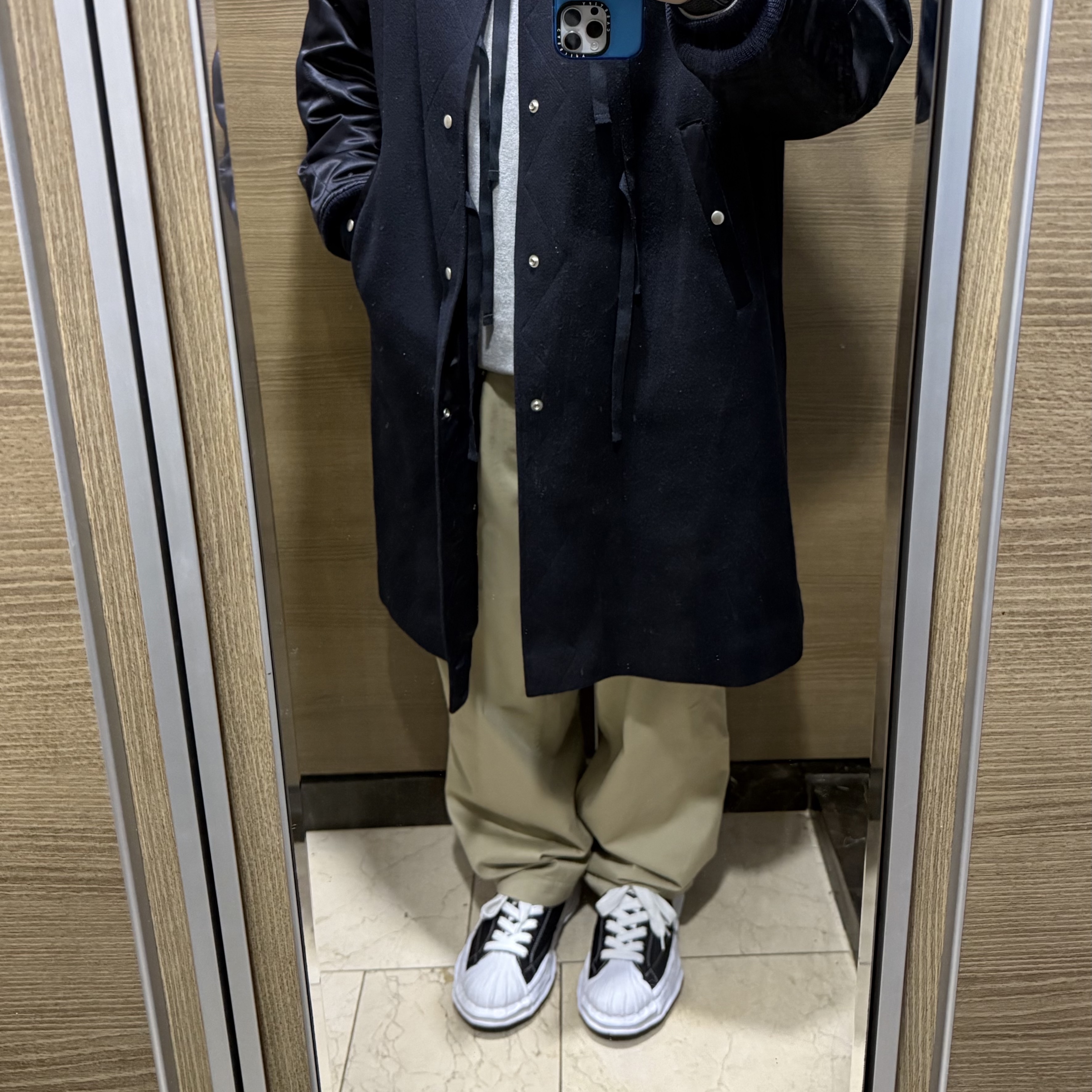 Maison Mihara Yasuhiro Blakey OG Sole Canvas Low-top Sneakers Black White, Nanamica Wide Chino Pants Khaki 착용 스타일 - 3