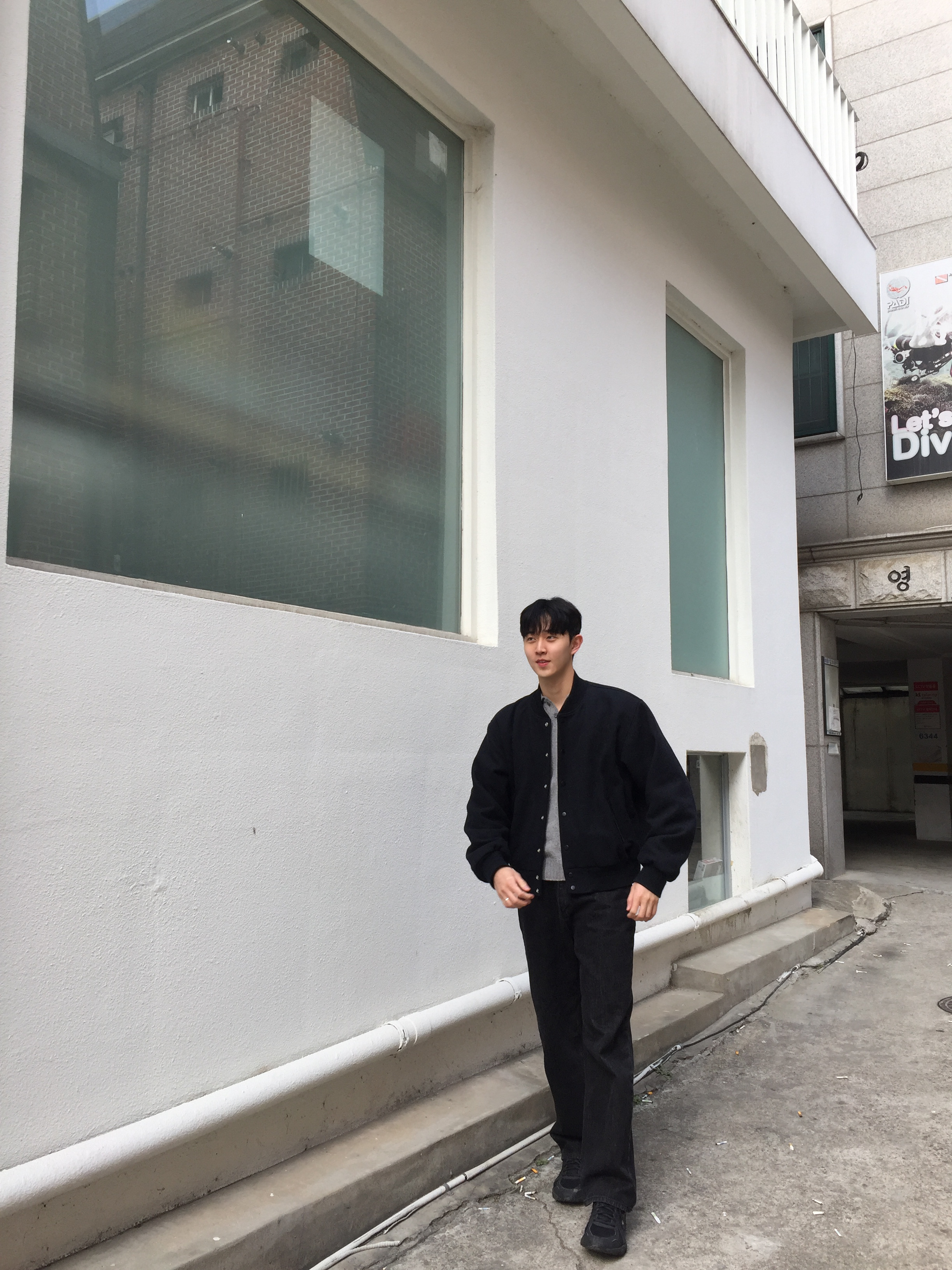 스투시 스포츠 멜튼 바시티 자켓 블랙, 아식스 조그 100 2 블랙 착용 스타일 - 1