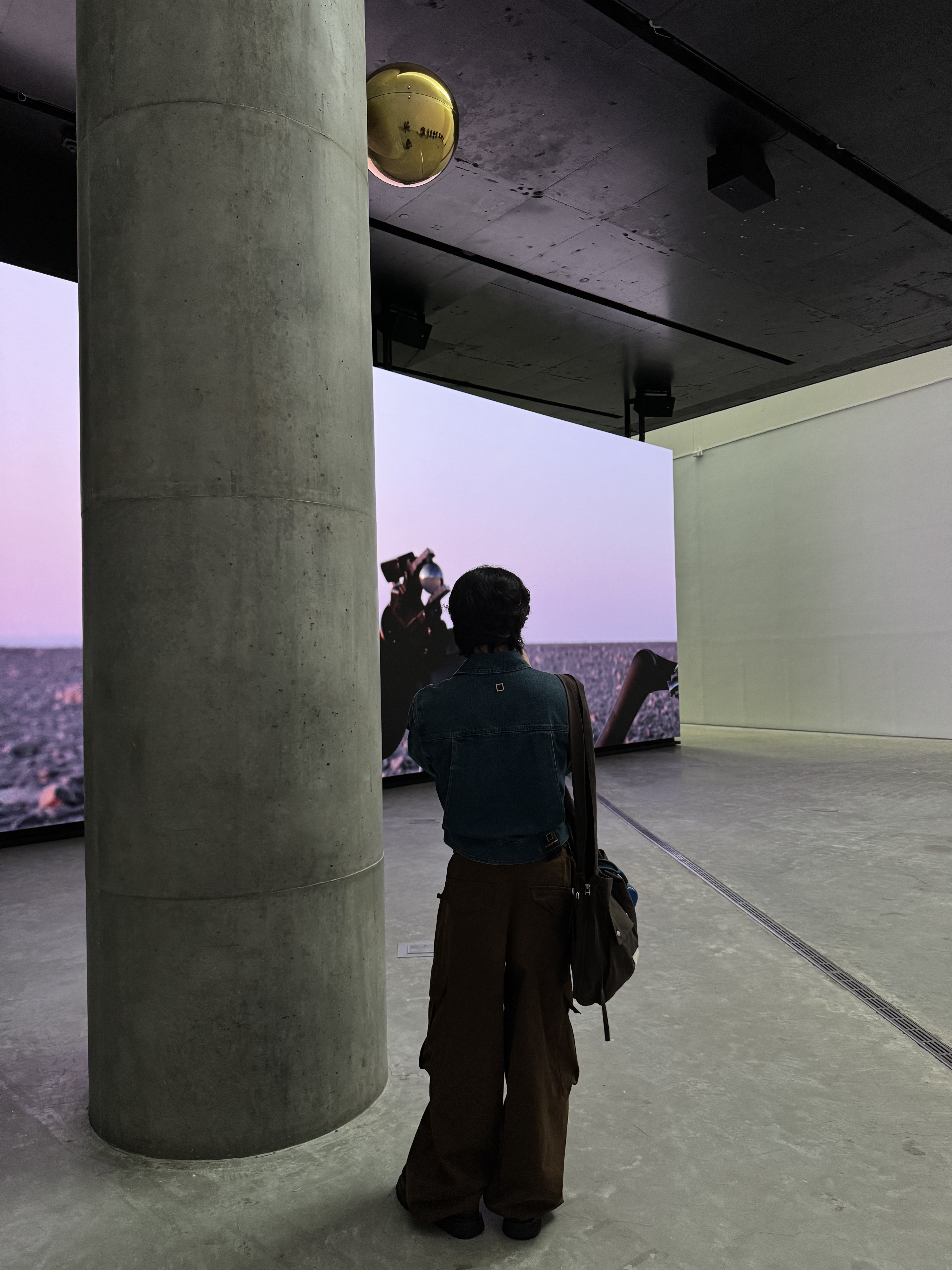 Apple AirPods Max Lightning Sky Blue (Korean Ver.), Vivienne Westwood Mirror Heart Orb Keyring Black ์ฐฉ์ฉ ์คํ์ผ - 6