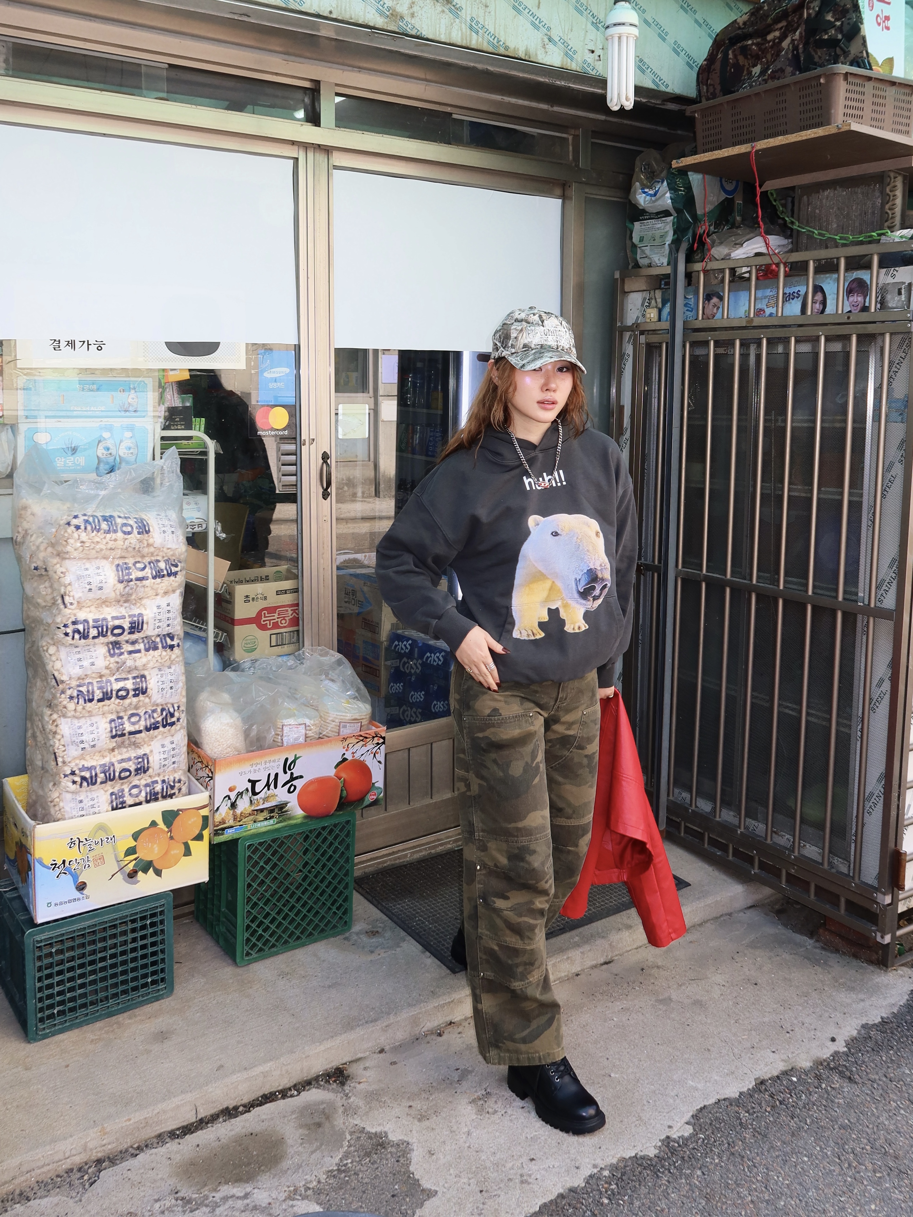 [KREAM 단독] Suade Huh Hoodie Pigment Black, [KREAM 단독] ersco Original Logo Cap Realtree 착용 스타일 - 1