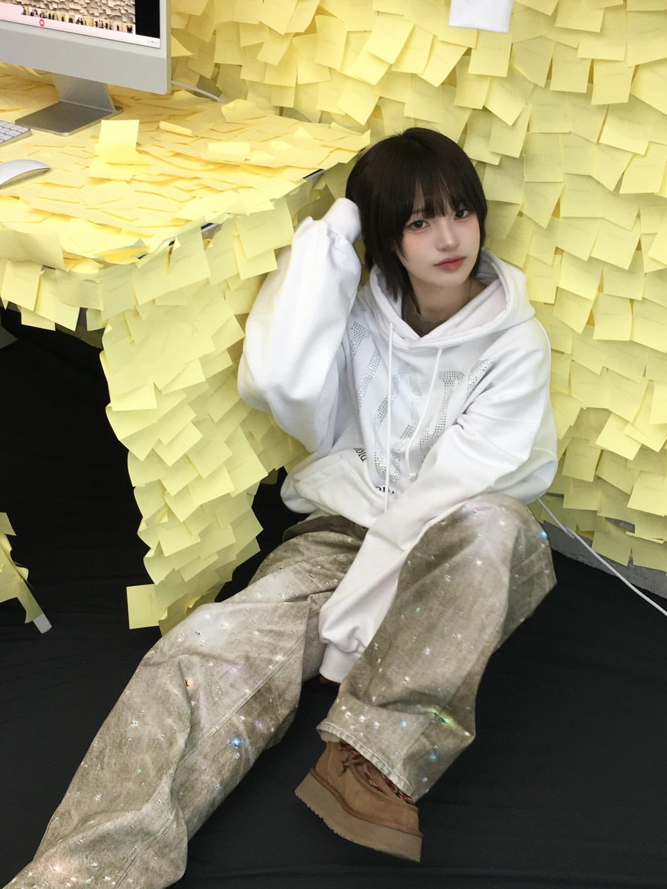 GRAILZ Pain Ends Hoodie White 착용 스타일 - 1