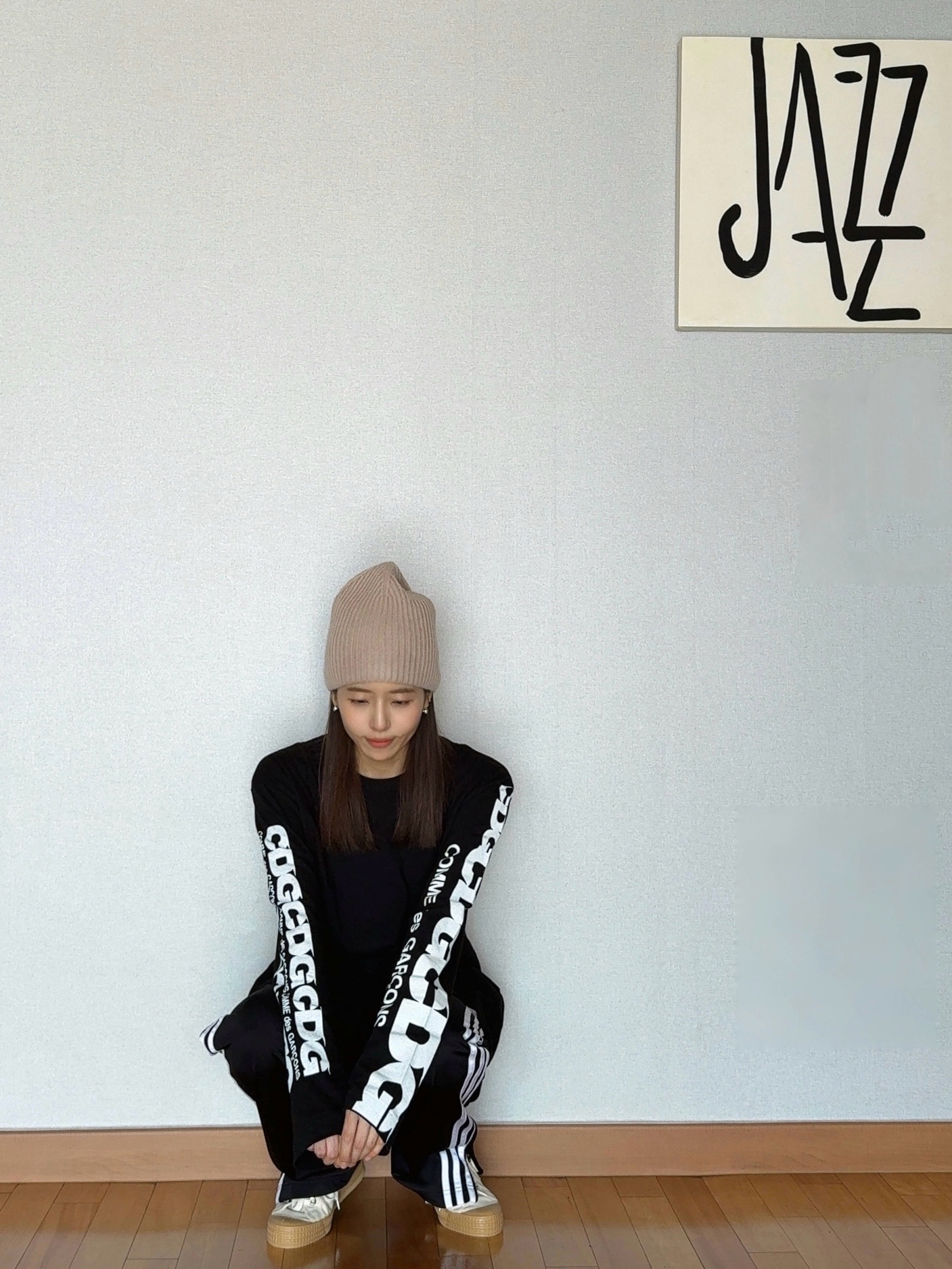 CDG Long Sleeve T-Shirt1 Black, Adidas Adicolor Classic Firebird Track Pants Black - KR Sizing 착용 스타일 - 3